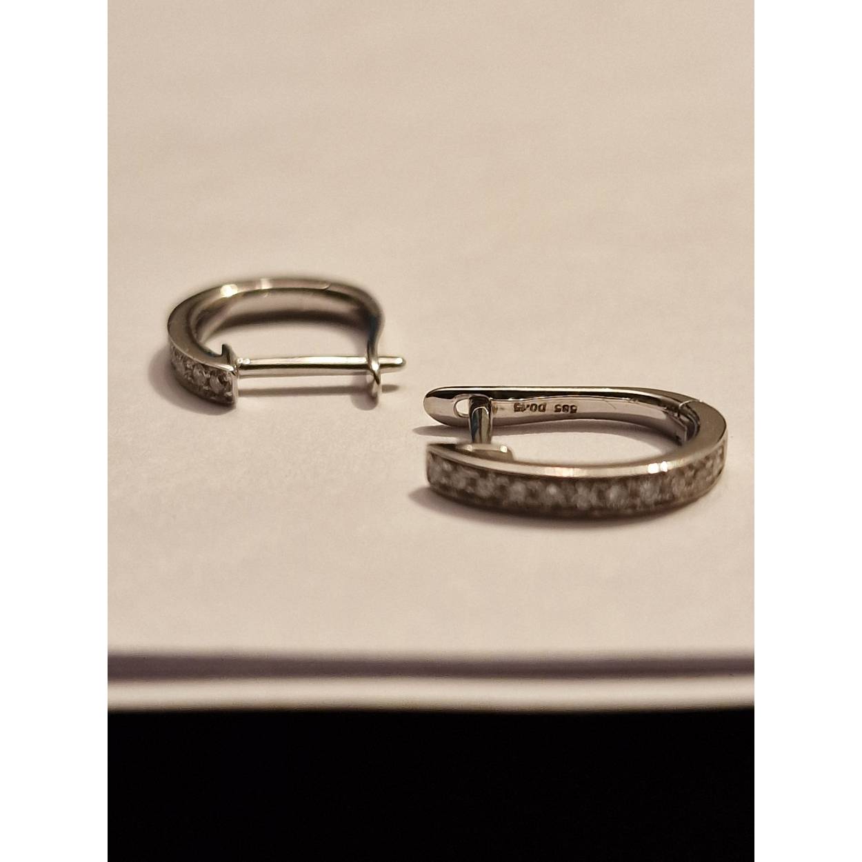 14k witgouden ovale oorring met diamant