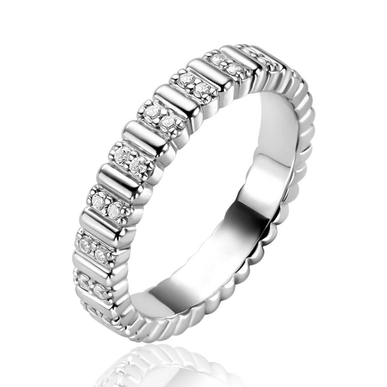 Zilveren ring bezet met zirkonia's. 4mm breed