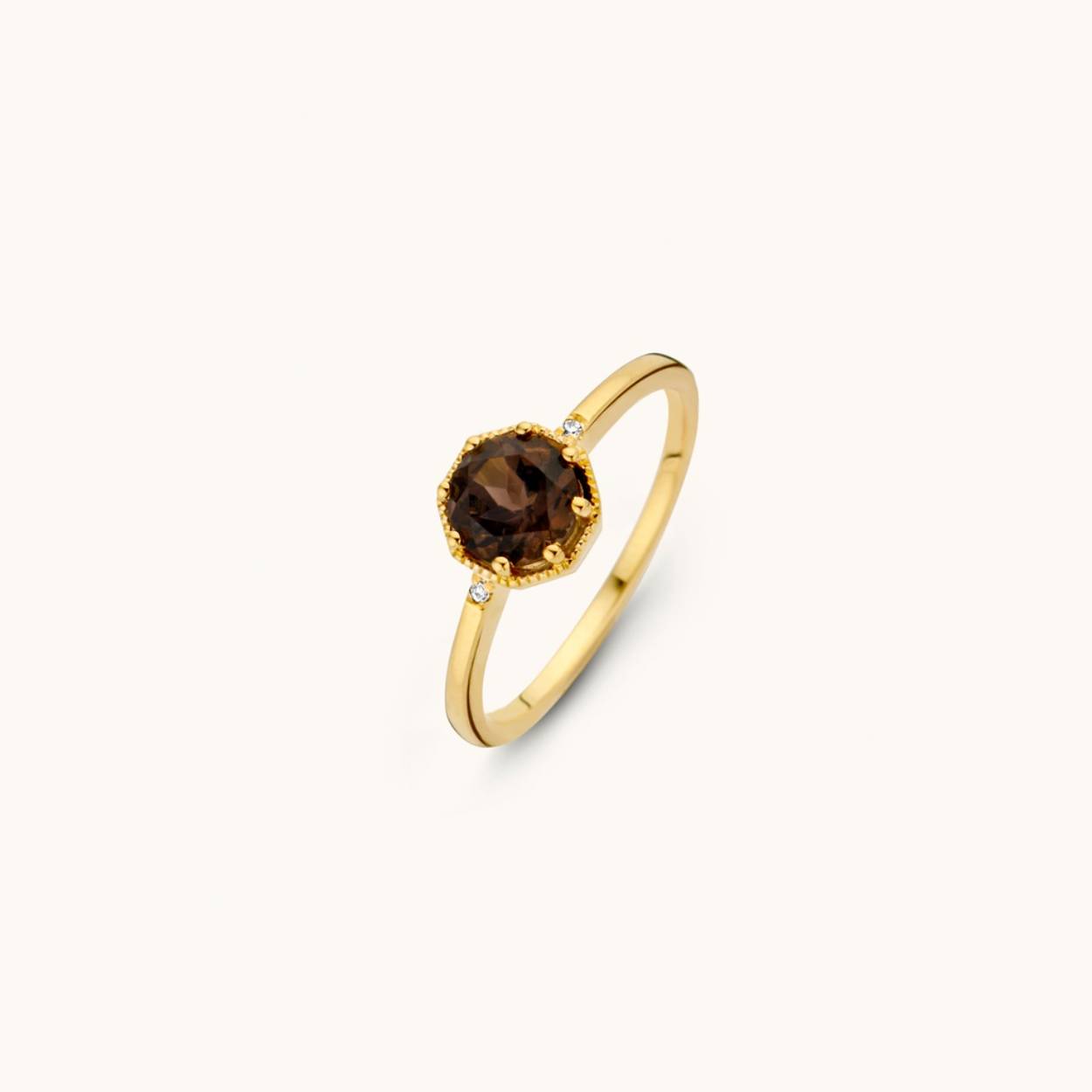 Get lost in a mysterious Smokey Quartz - a strong octagon shape in a vintage-inspired 14 carat gold setting. A gentle glare by 2x white diamonds completes this deeply alluring ring.


Ref: M1642 | Ring | 14k Gold | 7.40 x 3.20 x 1.20 mm | Smokey Quartz Round Brown: 1pc , White Diamond: 2pc