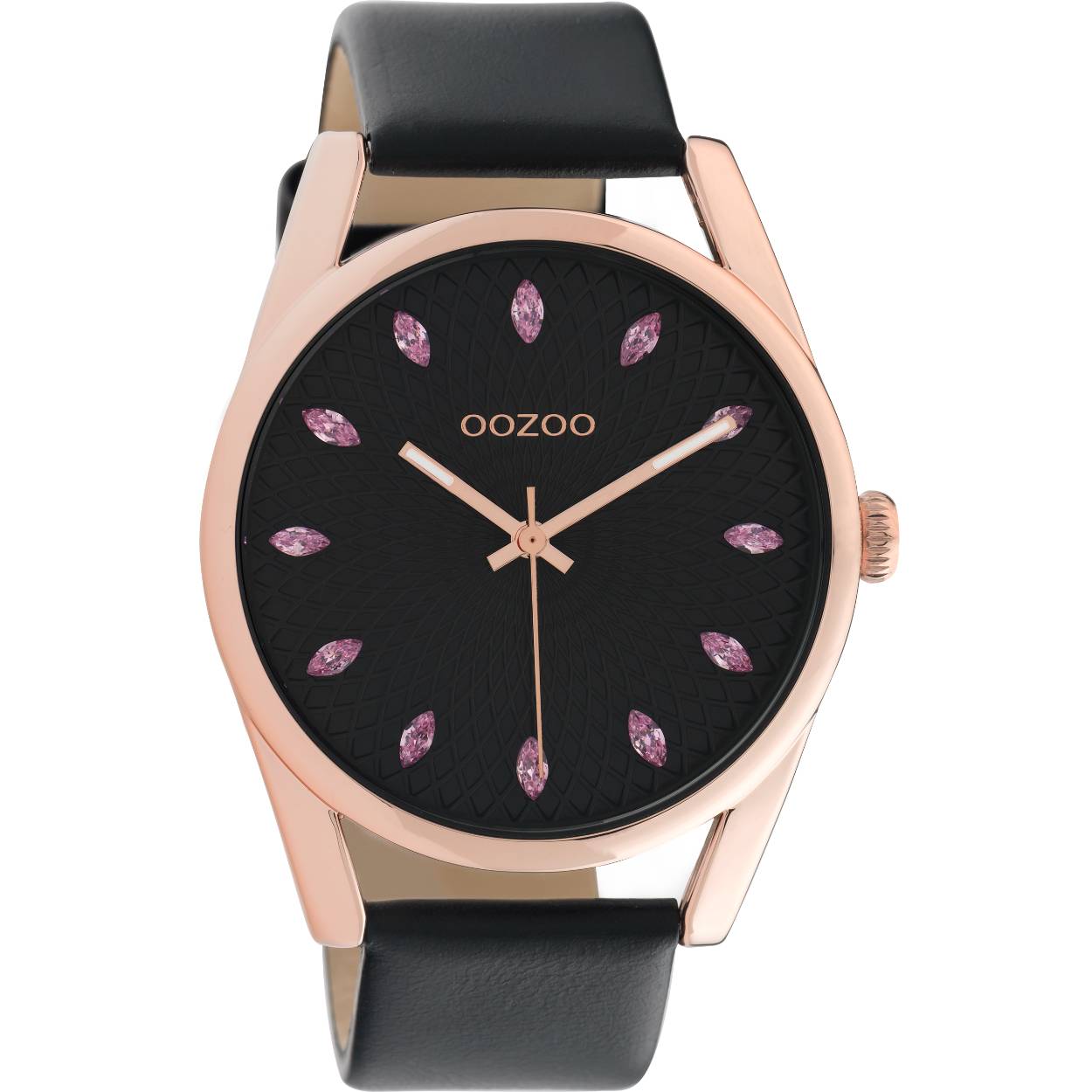 Dit ronde dames design uit de trendy OOZOO Timepieces collectie is een waar fashion statement. Met zijn sterke matzwarte leren band en 45 mm roségouden metalen horlogekast steel je zeker de show in elke kamer. De combinatie van de zwarte wijzerplaat met roze strass cijfers en roségouden wijzers maakt dit horloge tot een onmisbaar item in je garderobe. Het mineraalglas ligt in een metalen horlogekast met IP-plating. Dit ontwerp heeft een roestvrijstalen achterplaat en is nikkelveilig. Dit horloge heeft een Japans uurwerk van 2 ATM en wordt gedekt door een garantie van 2 jaar