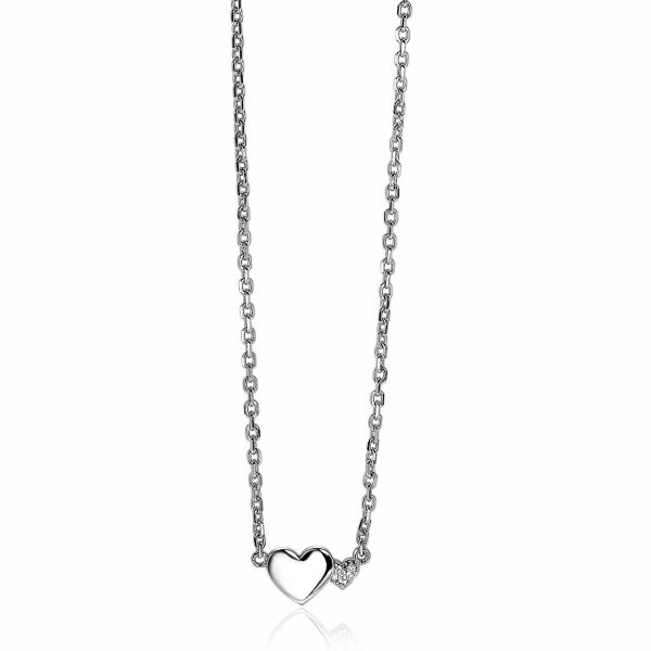 ZINZI zilveren collier met in het midden twee hartjes, waarvan de grootste glanzend zilver is en de kleinere pavé bezet is met witte zirconia's. De lengte van dit collier is te variëren tussen 42 en 45 cm. Dit subtiele, sierlijke collier laat zich prachtig combineren met andere sieraden! Vervaardigd van eerste gehalte zilver (925) en voorzien van een extra rodiumlaag voor een langdurige glans.