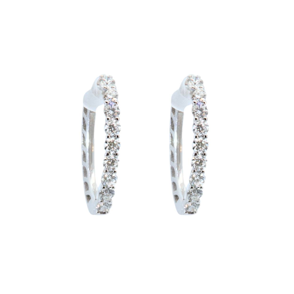 Witgouden oorbellen in ovaalvorm met diamanten 0.80ct.