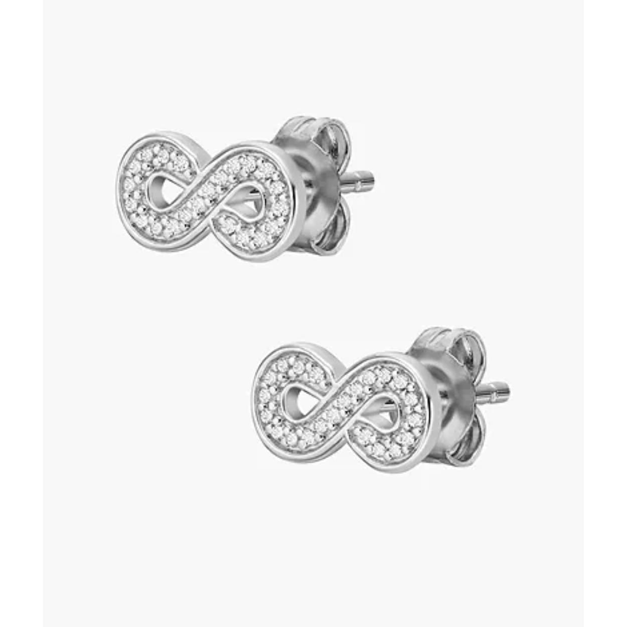 Deze luxe dames oorbellen in een trendy zilverkleur zijn ideaal om te combineren door de sprankelende gepolijste afwerking. Een fashionable accessoire voor elke gelegenheid.