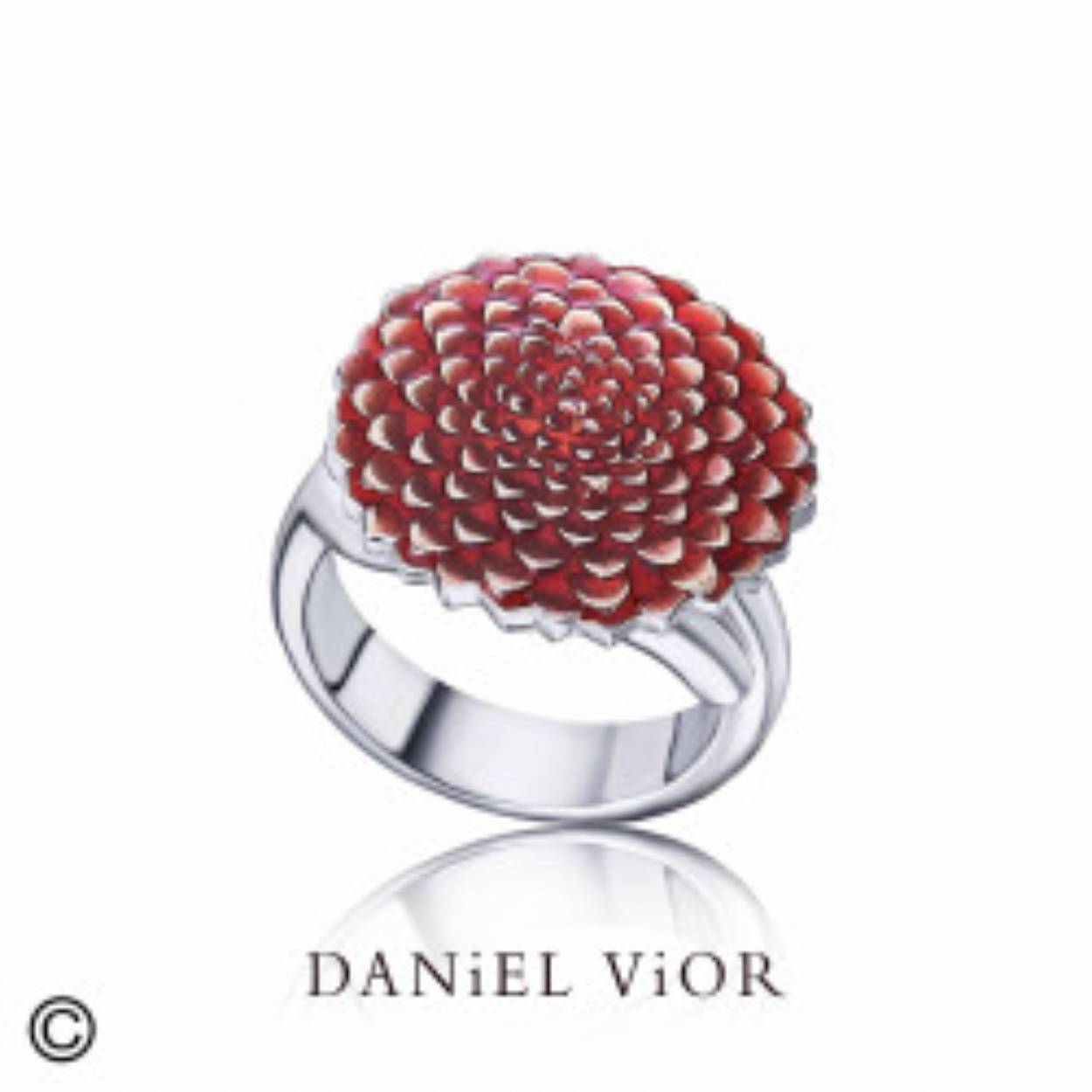 ring DALHIA van Daniel Vior van gerhodineerd zilver en rood emaille
