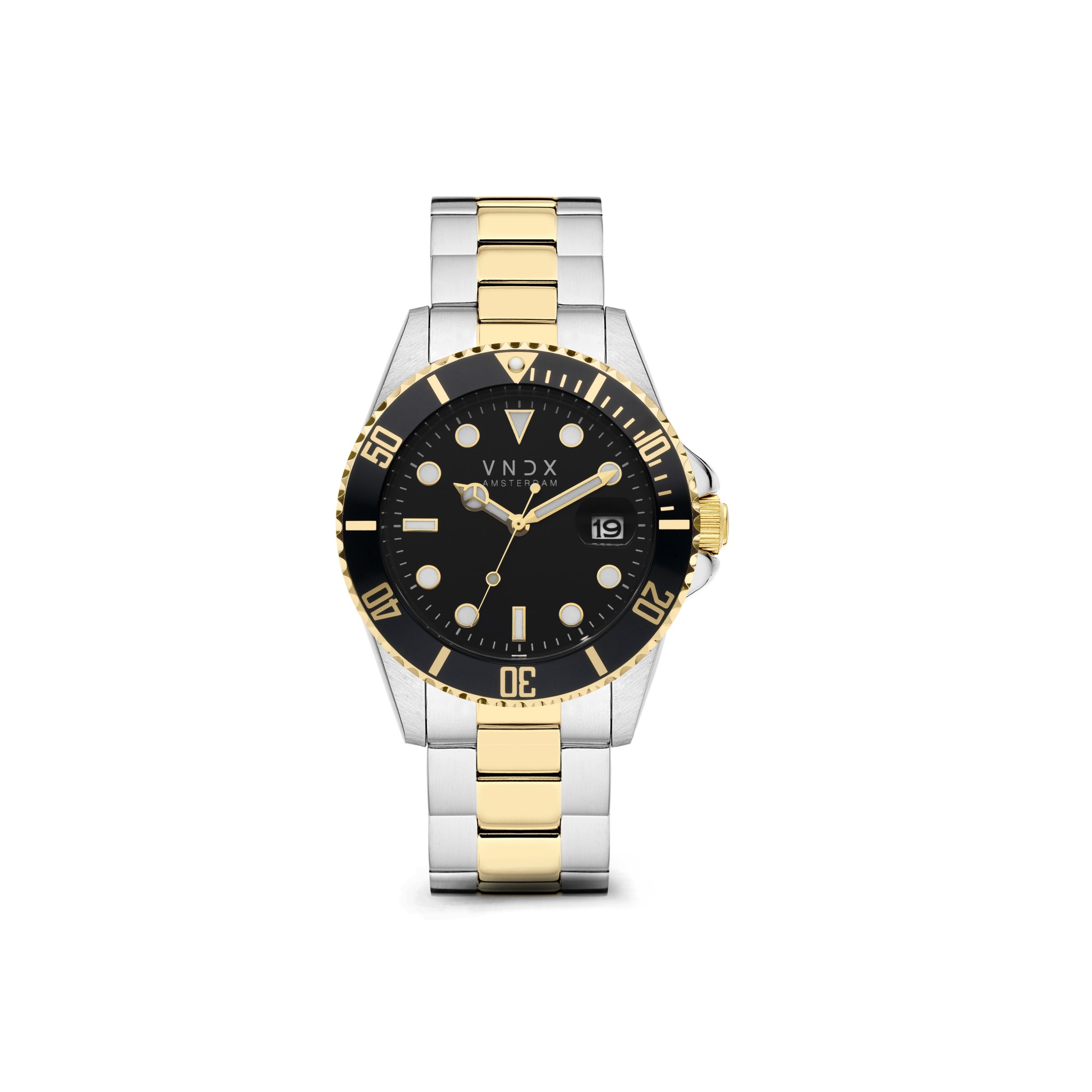 De Amsterdam Luxury, zijn klassieke luxueuze uitstraling verzorgt de klasse van je outfit. Zijn kast met een diameter van 42 mm, is de perfecte afmeting voor een gemiddelde mannenpols. Door de losse schakelband is het eenvoudig, het horloge perfect af te stellen op jouw pols.

De Amsterdam Luxury is voorzien van een klassieke wijzerplaat met datum aanduiding. Hierdoor hoef jij geen enkele afspraak, date of feestje meer te missen. Ook is de Amsterdam Luxury voorzien van een draaibare lunette, zo kun je meer controle nemen over je eigen tijd.

Kom jij tot leven in het bruisende nachtleven van Amsterdam?! Ook dan is de Amsterdam Luxury er voor je om te zorgen dat je nooit te laat bent. Je Amsterdam Luxury is voorzien van lichtgevende wijzers, die zorgen voor een “Glow in de dark” effect wanneer je losgaat in de Amsterdamse clubs.

Zo zorgt VNDX er met je Amsterdam Luxury voor dat je Never Too Late bent!
