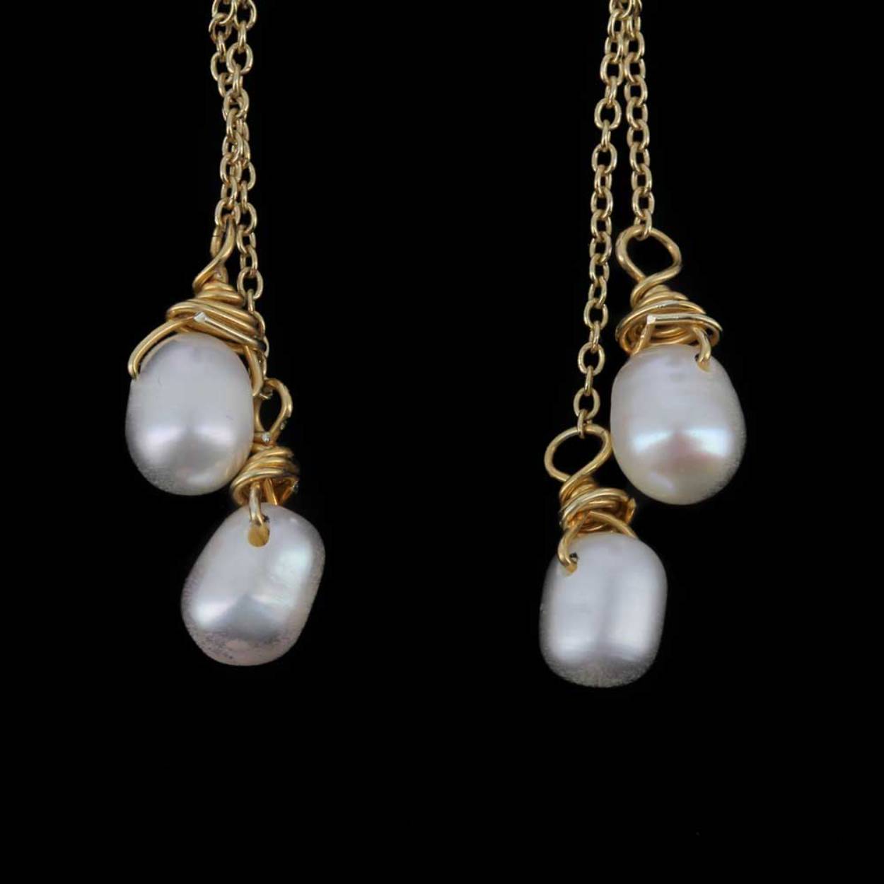 Zilver vergulde oorhangers van het merk Sanjoya. Heel mooi te combineren met het bijpassende collier. 
