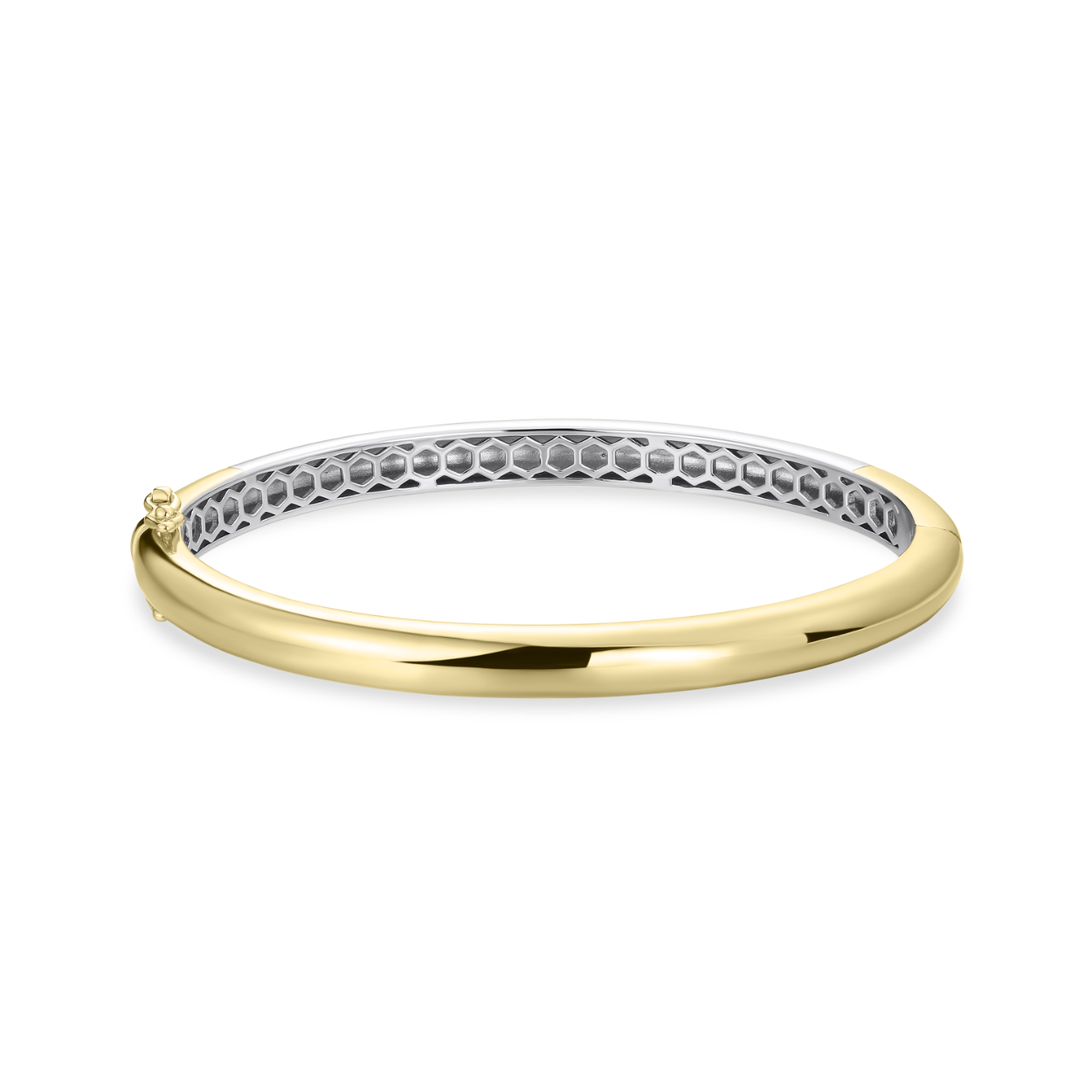 Deze gepolijste armband is perfect om elke look compleet te maken. Dit statement-stuk is glamoureus vervaardigd uit zilver of verguld zilver en zal zeker indruk maken. Draag hem alleen voor klassieke verfijning of combineer hem met andere armbanden voor subtiele elegantie.