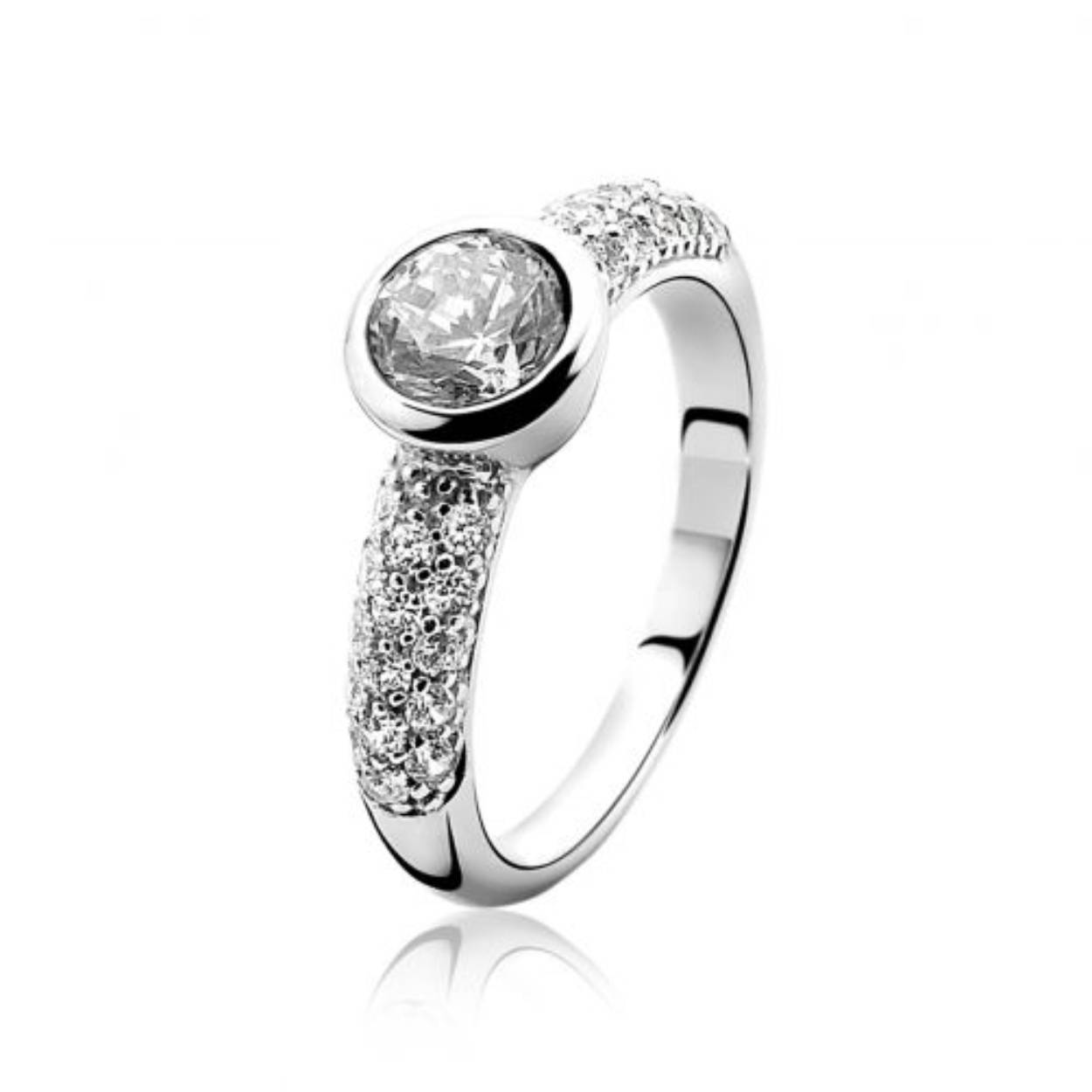 ZINZI zilveren ring met pavé gezet zirconia en ronde witte zirconia steen in het midden. Vervaardigd van eerste gehalte zilver (925) en met extra rodiumlaag voor een langdurige glans.
