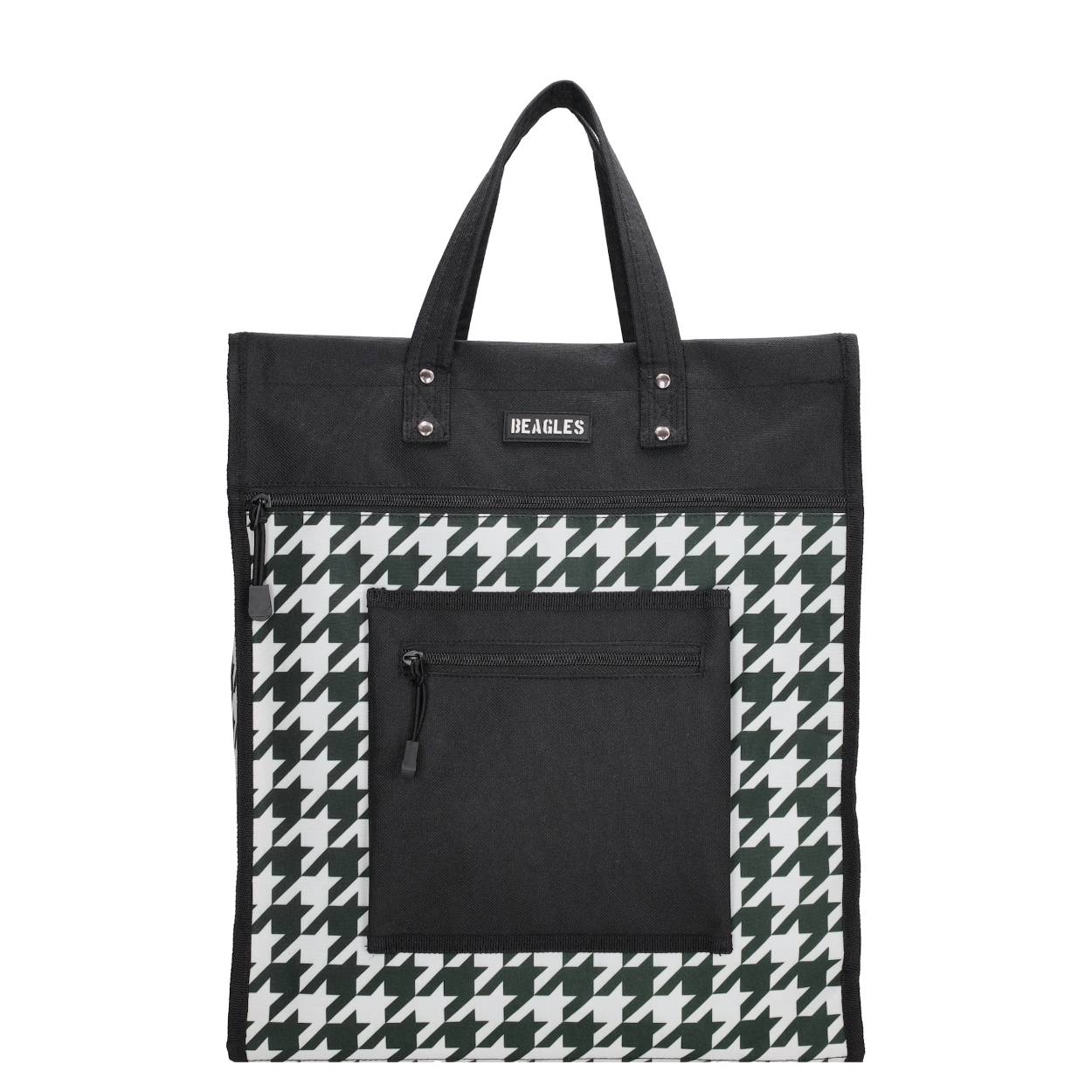 Deze Beagles Shop & Go Boodschappentas is dé tas die je moet hebben. Deze fijne tas is erg praktisch als jij boodschappen gaat doen. De tas heeft een ruim hoofdvak met ritssluiting. Op de voorzijde van de tas bevinden zich twee voorvakken, waar je jouw kleinere spullen makkelijk uit elkaar houdt van de boodschappen. Je shopt de tas in een neutrale kleur of een leuk printje. Met welke boodschappentas ga jij binnenkort de deur uit? 

De eigenschappen van deze boodschappentas zijn: 

Ruim hoofdvak met ritssluiting
Voorvakken 
Dubbel handvat 