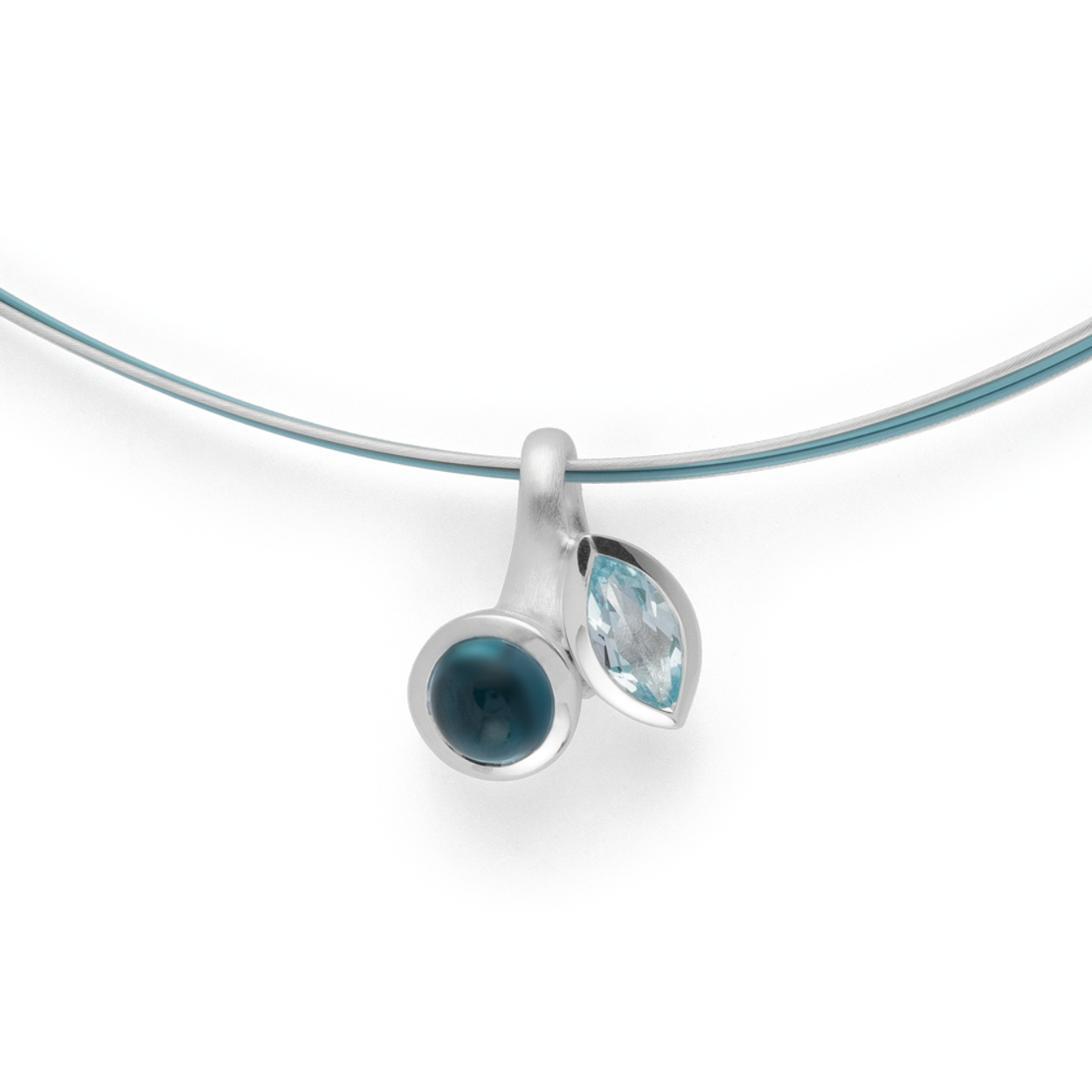 zilveren hanger, ovaal/rond+ blauw topazen