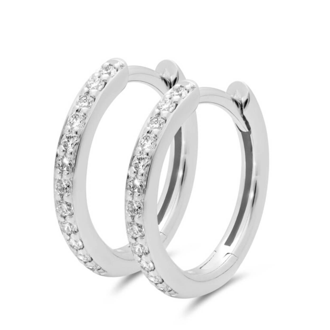 Wit gouden Creolen 14k 
Bezet met briljant geslepen diamanten.
0.07 CT
H-SI

(Al onze diamanten sieraden worden gecertificeerd geleverd)