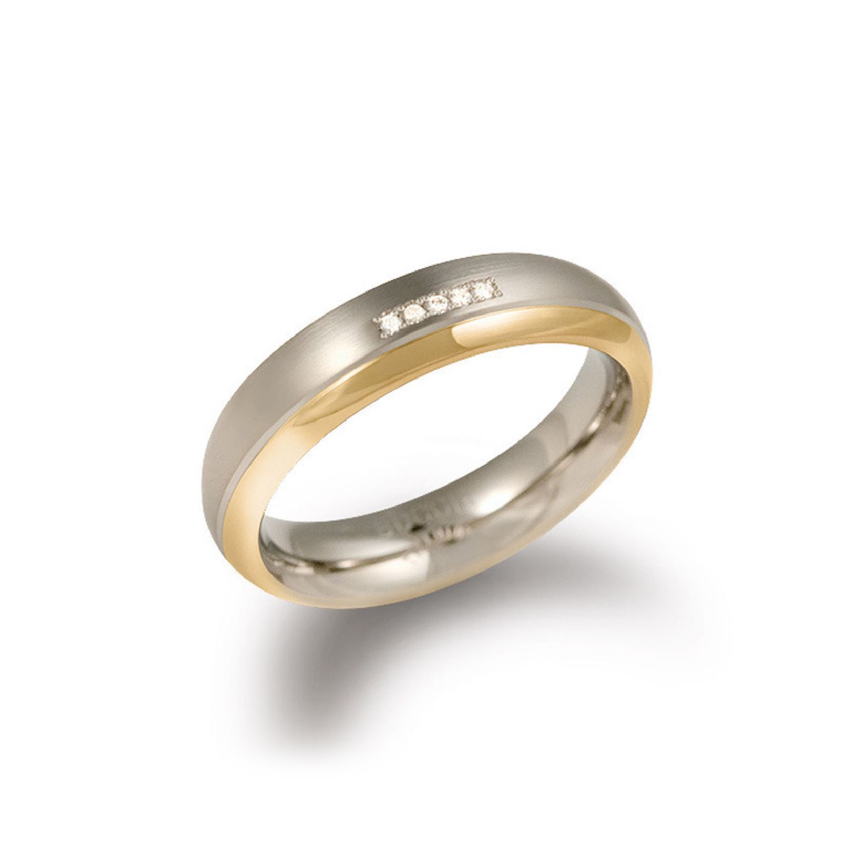 Steensoort: Diamant
Diamantkleur: H (Wit)
Steenkleur: Transparant
DiamantKwaliteit: SI 1 (Kleine insluitsels 1)
Slijpvorm: Briljant
Diamantgewicht: 0.025

Materiaal: Titanium
Bewerking: Plating (gouden laagje)