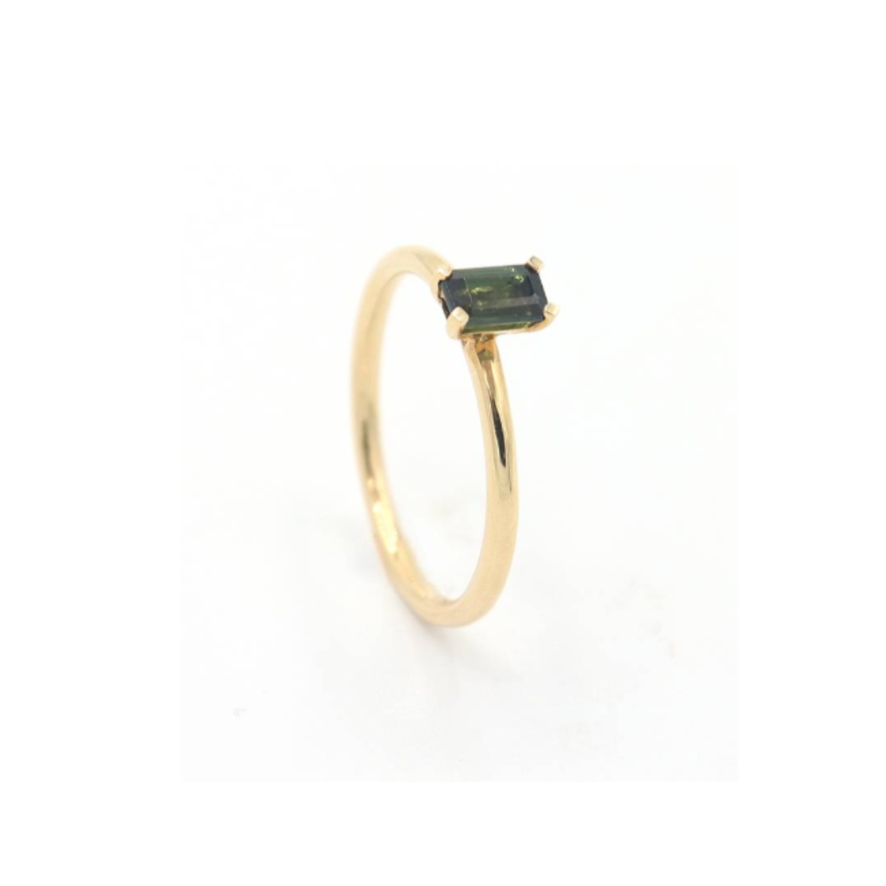 Ring in 18kt geel goud met groene toermalijn 0.37ct 1.79gr