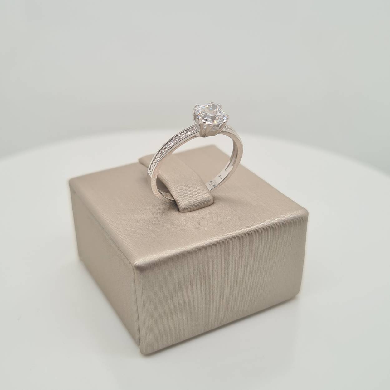 14krt gouden ring met zirkonia