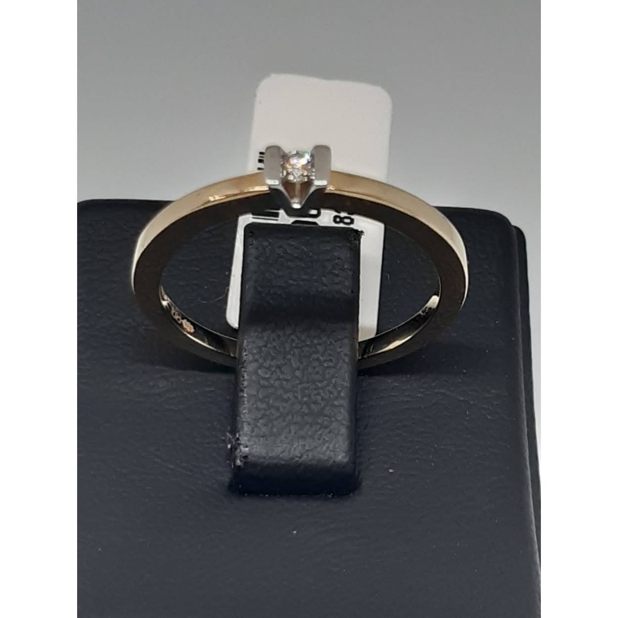 witgoud met diamond  stenen 
bicolor