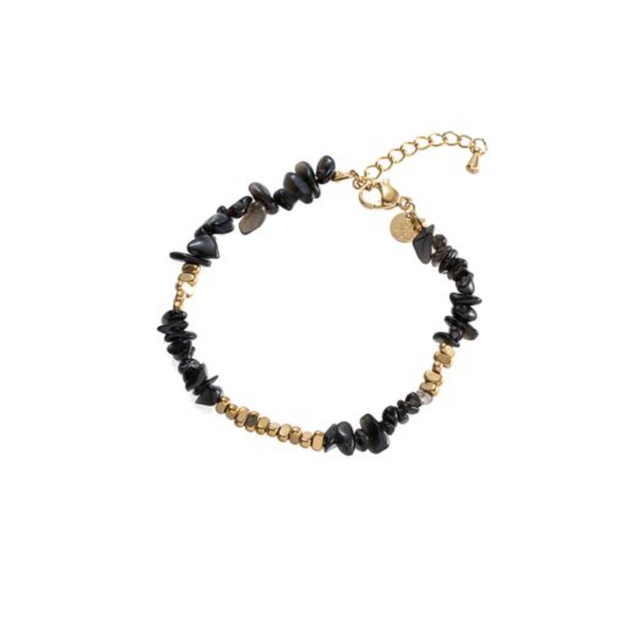 Elke keer weer gaan we op zoek naar de mooiste kleuren om jouw armparty helemaal compleet te maken. Van simpele subtiele kralenbandjes tot bredere statement stukken, we ontdekken steeds weer de nieuwste trends en passen deze toe in al onze designs.

De vele ontwerpen armbanden in onze collectie zijn goed met elkaar te combineren om een leuke armparty te creëren, maar ook met 1 armband maak je je outfit al compleet.