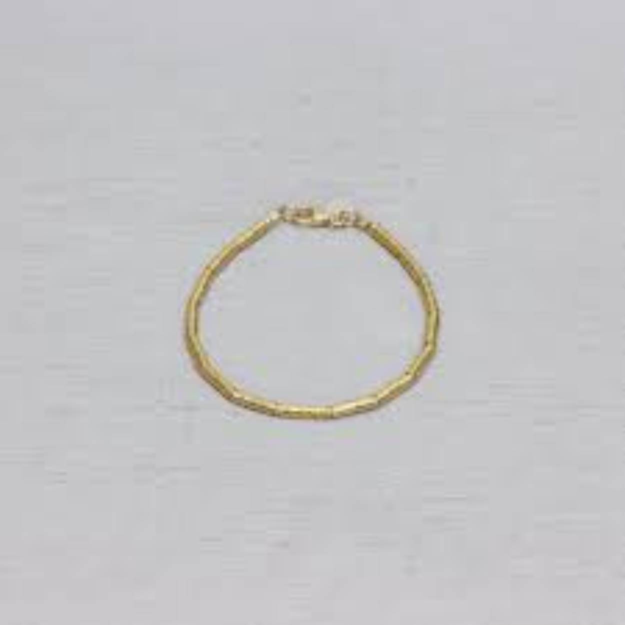 Fantasiearmband van Jéh Jewels. De armband is goldfilled, dus is het zilver verguld, alleen zit er een dikkere goudlaag omheen, wat zorgt voor een langer behoudt van het sieraad.