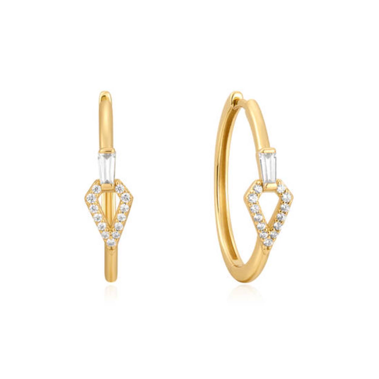 Verfraai je juwelengarderobe met onze briljante hoops. Deze opvallende oorbellen hebben een geometrische holle vorm en zijn afgewerkt met zirkonia s. Ze zijn statement genoeg om solo te dragen of om te combineren met andere studs, hoops en huggies. 

HET MERK
Geïnspireerd door de laatste fashion trends is Ania Haie het toonaangevende sieradenmerk voor hoogkwalitatieve maar ook betaalbare zilveren sieraden, zonder op de kwaliteit in te leveren. Iedere collectie is gebaseerd op de laatste catwalktrends, waardoor Ania Haie snel tot hét sieradenmerk voor stijlbewuste consumenten is verkozen. Elk sieraad wordt ontworpen om te combineren met andere sieraden waardoor je je eigen look kunt creëren. Maar ook zijn Ania Haie sieraden opvallend genoeg om op zichzelf te dragen.

SPECIFICATIES
- Ania Haie
- Oorbellen
- Lengte 22mm
- 925 zilver met gold/ rhodium plating
- AH E059-17G