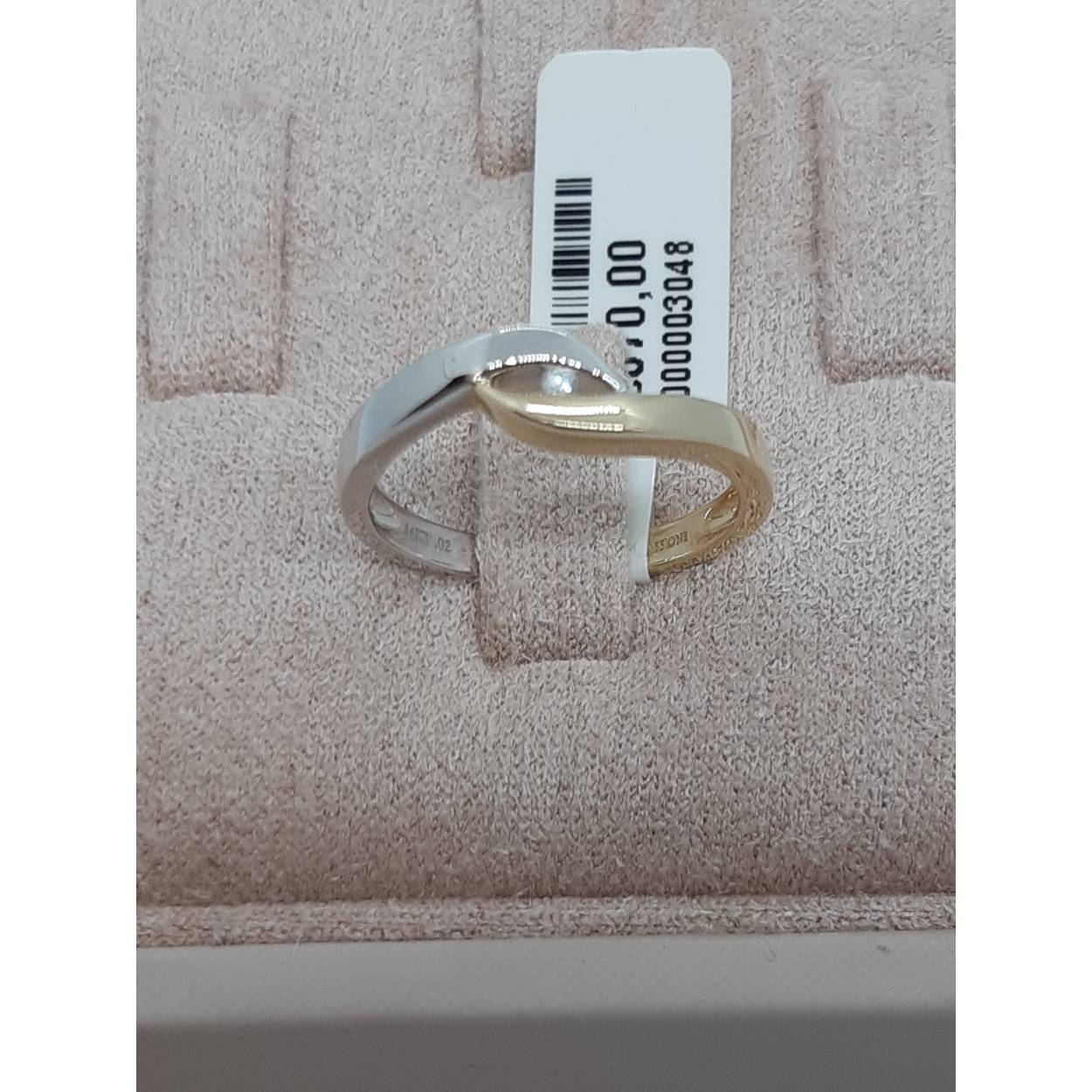 De BREA-0002695 ring is een verfijnde 14kt gouden ring, bezet met een ronde, 0.02 crt H kleur, SI1 zuiverheid diamant. De ring is ideaal voor dagelijkse gelegenheden. Combineer met andere gouden sieraden of draag solo voor subtiele elegantie. Beschikbaar in maat 54, het gouden en zilverkleurige ontwerp zorgt voor een tijdloze uitstraling.