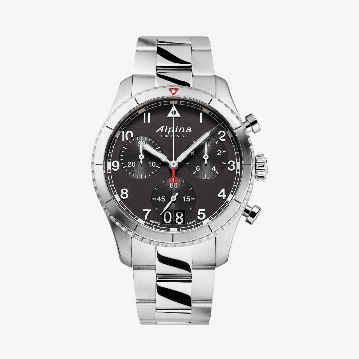 Het Alpina Startimer Pilot Quartz Chronograph Big Date horloge is een geweldige combinatie van functionaliteit en stijl. De chronograaf, de grote datumweergave en de verschillende tijdfuncties maken dit horloge een must-have voor elke piloot. Het AL-372 quartz kaliber zorgt voor de nauwkeurigheid van het horloge en heeft een lange batterijduur van maar liefst 48 maanden. De kast is 12,75 mm hoog en heeft een diameter van 41 mm. De kast is gemaakt van geborsteld en gepolijst roestvrij staal en is waterbestendig tot een diepte van 10 ATM / 100 m / 330 ft.

De wijzerplaat is zwart en mat, met opgelegde zwarte Arabische cijfers en de uur- en minutenwijzers in zilverkleur met witte luminescentie. De chronograaf heeft een 10e secondeteller op 3 uur, een 30-minutenteller op 9 uur en een secondeteller op 6 uur. De grote datumweergave bevindt zich eveneens op 6 uur en is gemakkelijk af te lezen. Het horloge heeft ontspiegeld convex saffierglas voor een heldere afleesbaarheid. De band is gemaakt van geborsteld en gepolijst roestvrij staal en heeft een vouwsluiting met drukknoppen voor optimaal draagcomfort. De geschroefde achterkant is gegraveerd met een Startimer-patroon en de kroon is geschroefd. Een geweldig horloge voor iedereen die op zoek is naar functionaliteit en stijl.