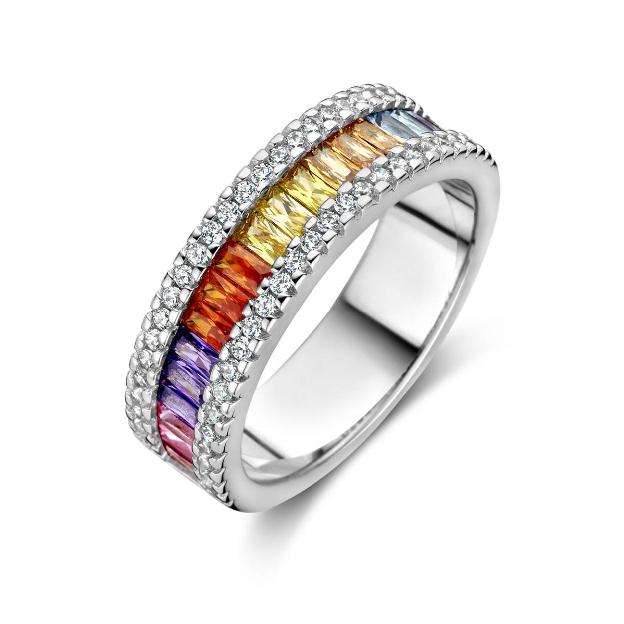 Gerhodineerd 925 zilveren ring uitgevoerd met zirkonia. De ring heeft een breedte van 6mm.