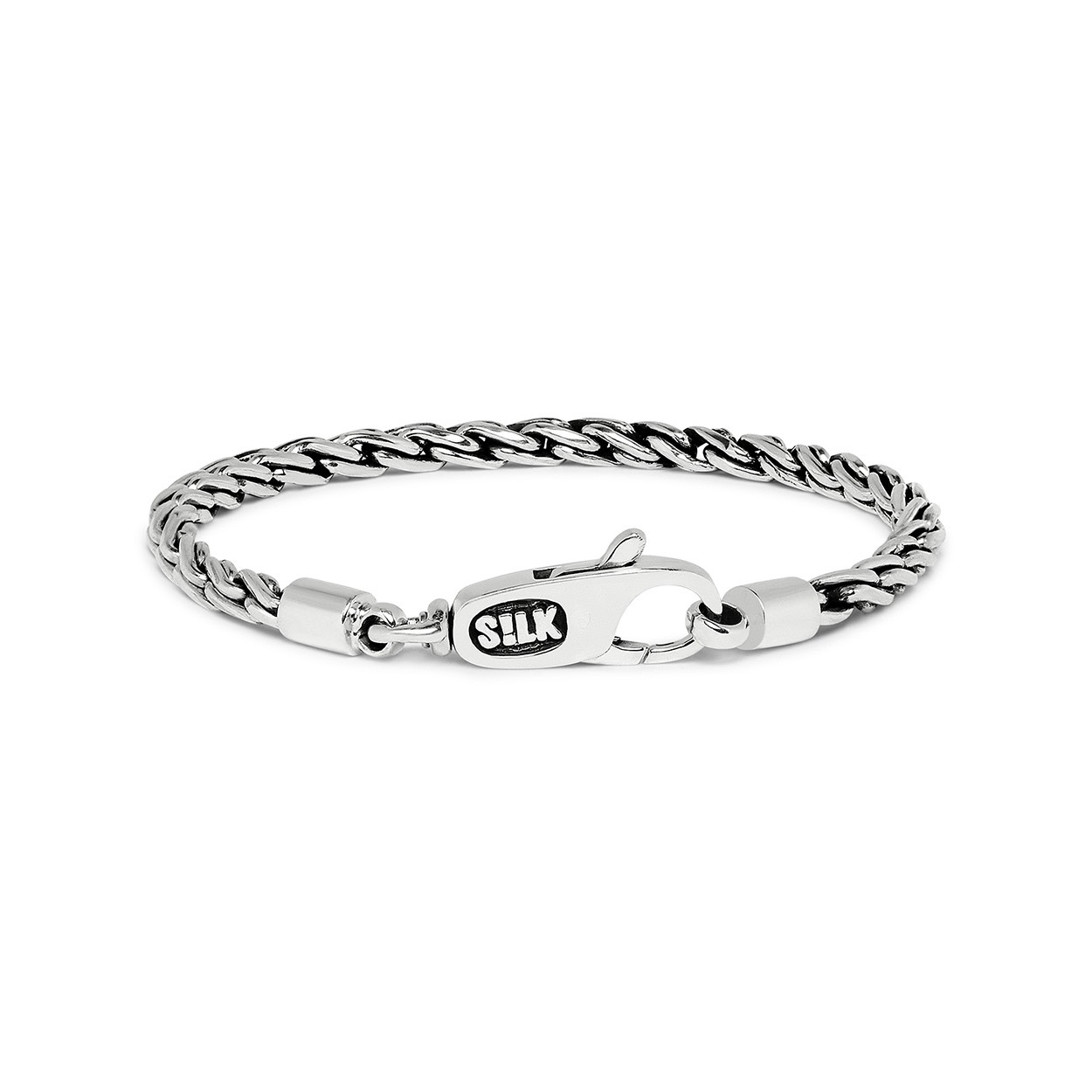 Deze handgemaakte zilveren armband uit de Breeze serie kan gedragen worden door zowel dames als heren. Draag de 172 Breeze armband met een aantal zilveren armbanden bij elkaar en creeër een speelse look. Alle SILK sieraden zijn massief en handgemaakt uit 925 sterling zilver.