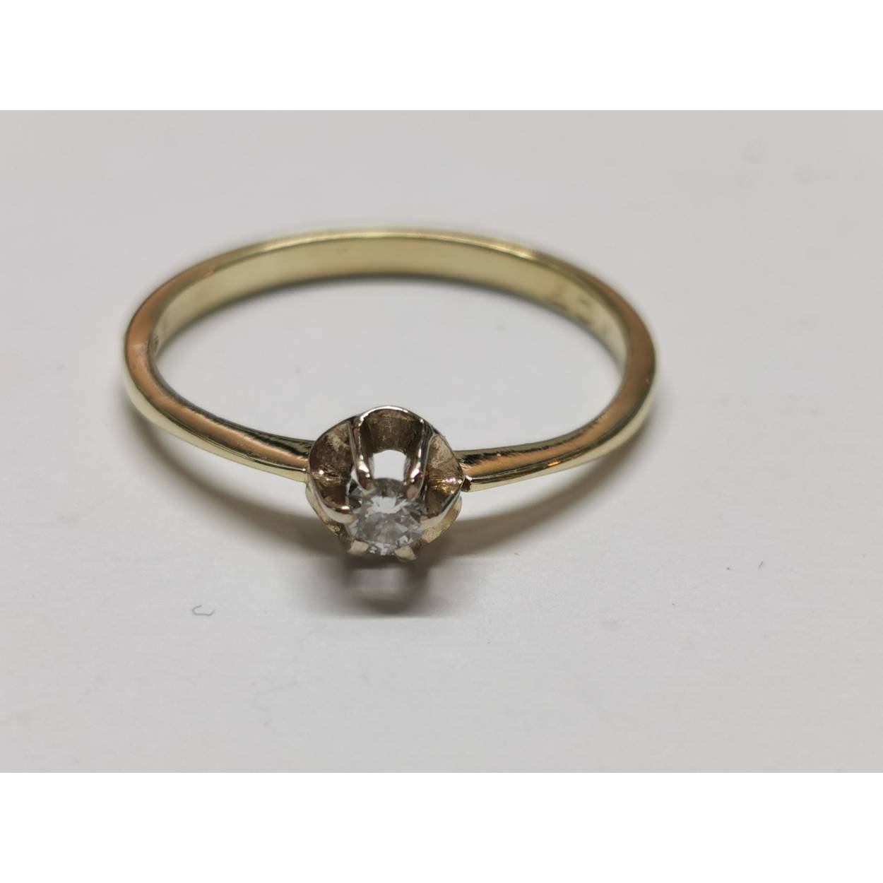 14 Karaat geel gouden solitaire ring met diamant 0.04