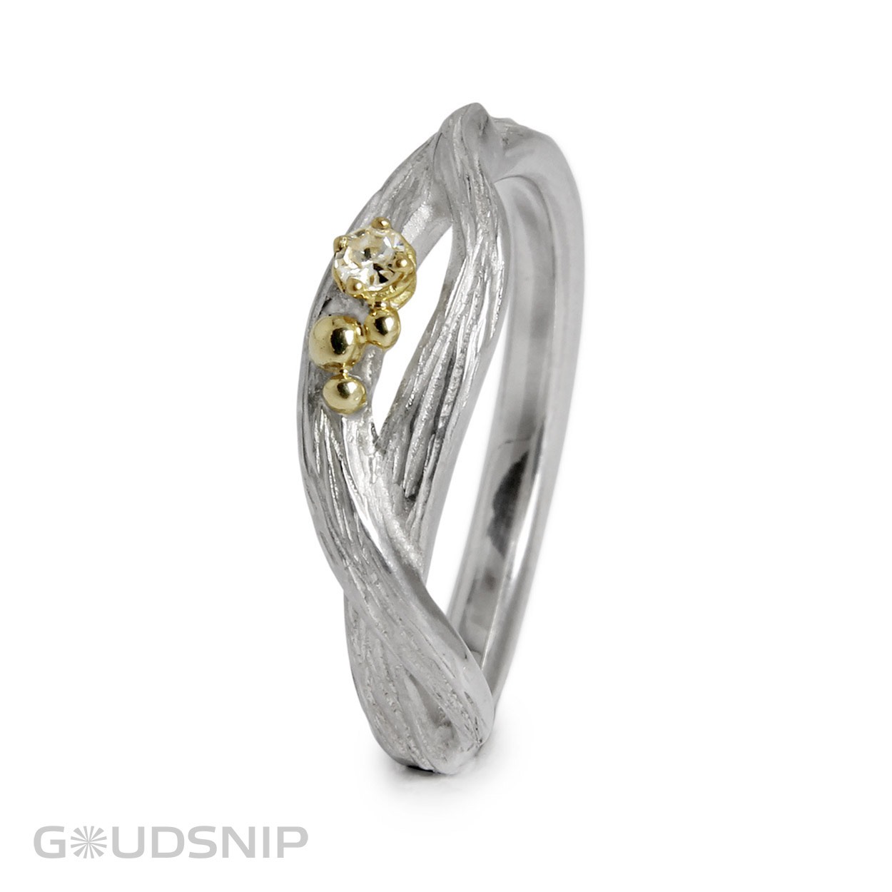 Deze ring is gemaakt in ons eigen  atelier. 
