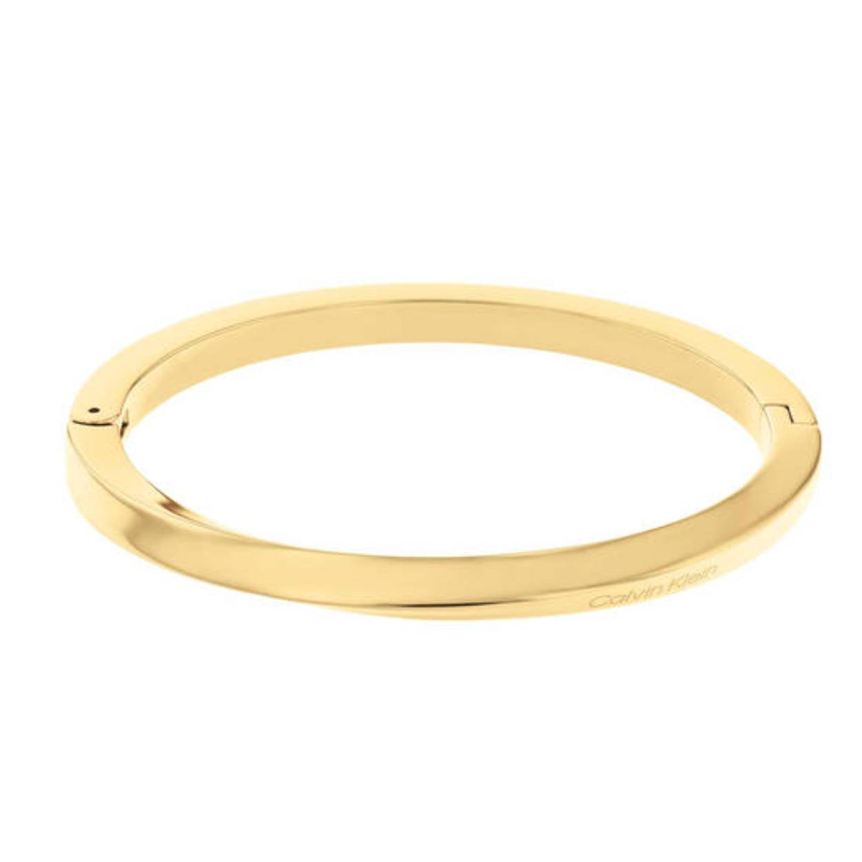 Calvin Klein CJ35000313 Dames Armband Staal Bangle
Deze stalen dames armband van Calvin Klein met nr CJ35000313 heeft een strakke uitstraling. De goudkleurige bangle armband is glimmend en heeft een gravure van het merk aan de onderkant. De armband opent met een scharnier sluiting en is op 1 maat te dragen. Leuk te combineren met andere sieraden van Calvin Klein.

OVER CALVIN KLEIN
Calvin Klein is een wereldwijd lifestylemerk dat gewaagde, vooruitstrevende idealen en een verleidelijke, vaak minimalistische, esthetiek nastreeft. Calvin Klein werd groot in de jaren 70 door haar mode- en merkjeans collecties. In de jaren 80 lanceerde Calvin Klein haar spraakmakende ondergoed dat uitdrukkelijk van logo ’s voorzien was. Vanwege het grote succes is het merk ook succesvol uitgerold in Accessoires, Parfums, Home, Brillen, Golf, Horloges en Sieraden.
Sinds de oprichting in 1968 door Calvin Klein, heeft het merk haar reputatie opgebouwd als leider in de Amerikaanse mode, dankzij een cleane esthetiek en innovatieve ontwerpen. Calvin Klein wil haar publiek verleiden en inspireren door middel van provocerende beelden en opvallende ontwerpen die prikkelen. 

SPECIFICATIES:
- Stalen dames armband
- Bangle
- Goudkleurig
- Glimmend