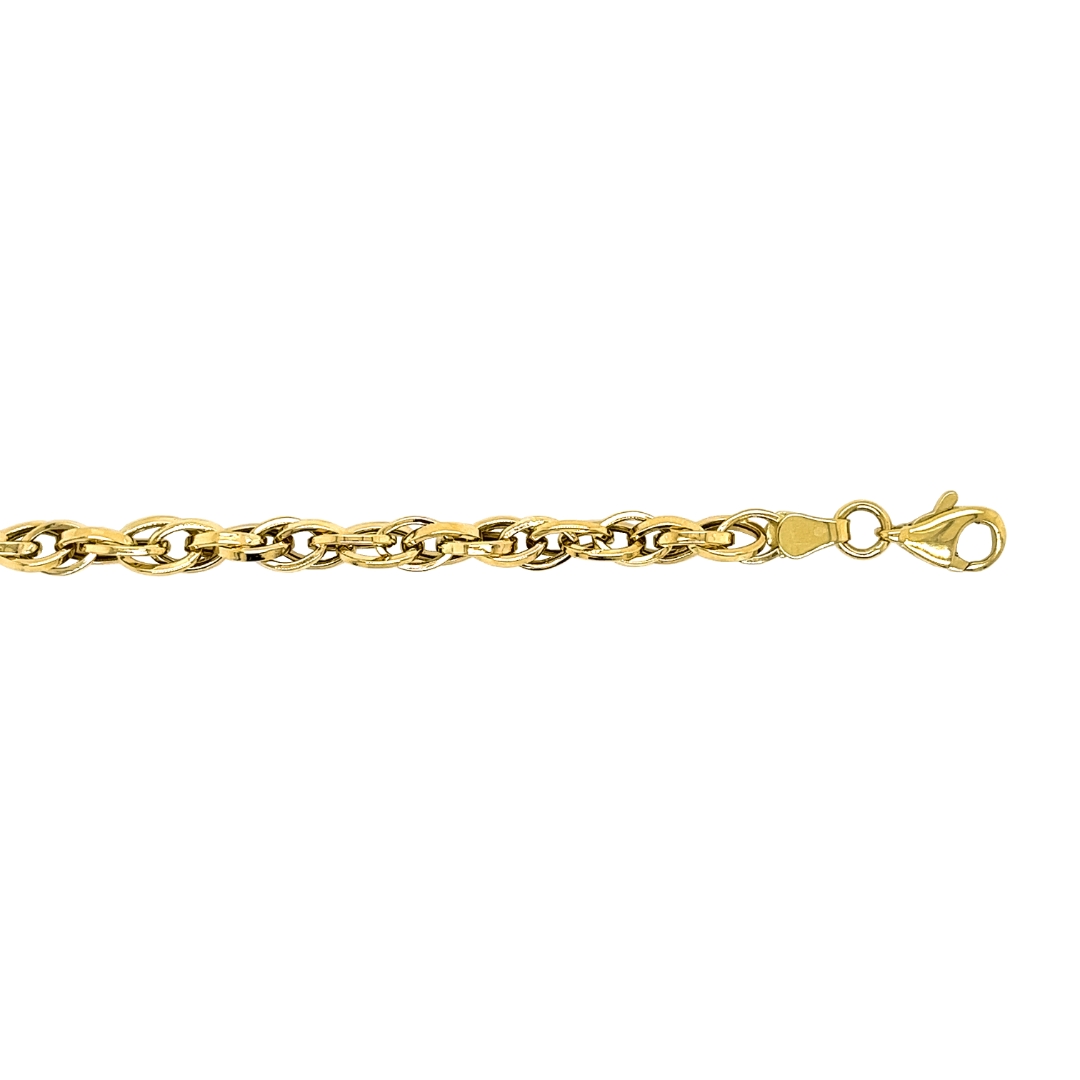 Deze geel gouden armband is erg sierlijk. De gedraaide schakels vallen perfect in elkaar. Bij het dragen van deze armband bestaat 'op de kop' dragen' niet, want de armband zit altijd goed.