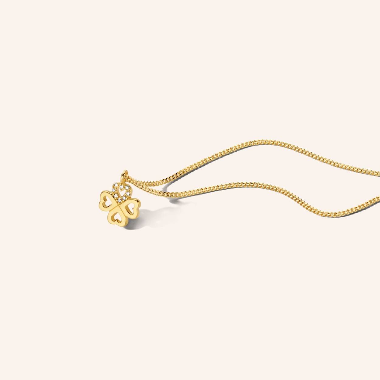 Jouw geluk kan niet meer op met dit prachtige collier van Diamanti Per Tutti
Deze 'Chance' collier met zijn klavertje 4 bezorgt je eindeloos geluk
De hanger bevat 8 kleine échte diamantjes.
Materiaal: hanger en ketting: 925 zilver, verguld
Lengte ketting: 38-42 cm

