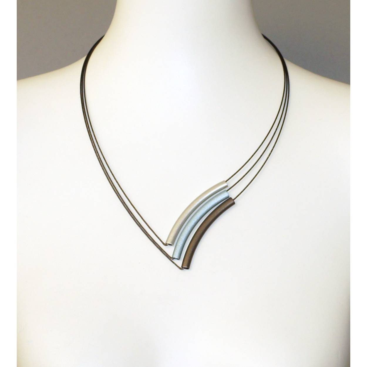 Step by Step Collier Edelstaal/Aluminium 601003
High-grade steel anthracite / Aluminium gold, grey, silver
Length app 51,5cm