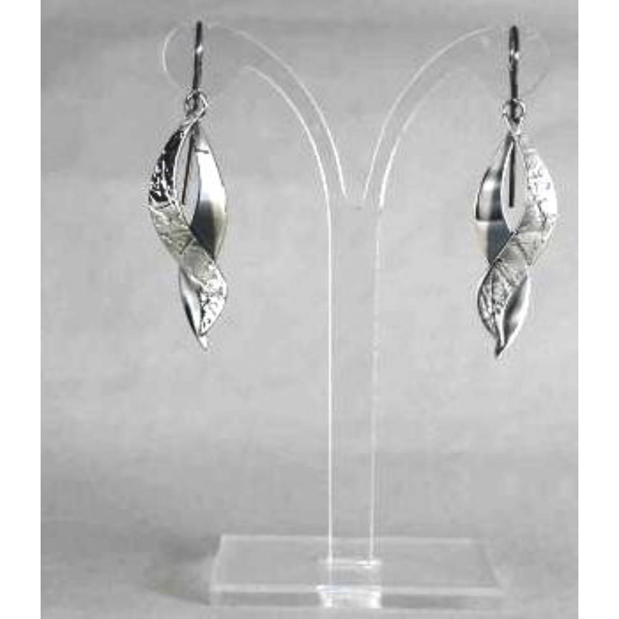 Buttner Schmuck handgemaakte sieraden vervaardigd in een klein atelier uit de Harz, zilveren oorhangers.