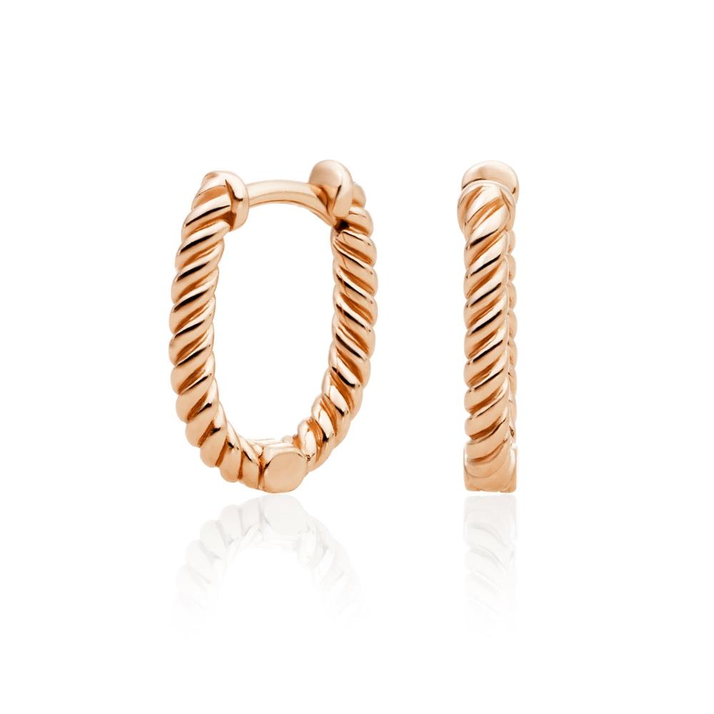 Laat je verbeelding de vrije loop en stel jouw eigen Sparkling Jewels oorbellen samen, een uniek sieraden concept. Voor onze nieuwe Twist collection hebben wij ons laten inspireren door de minimalistische fashion trend. 

Deze Twist creolen zijn geschikt voor alle edelstenen. Ga je voor een minimalistische look? Match ze dan met de Twist small ovals!

15*12mm ovaal
Hoog gepolijst - 925 zilver rose verguld