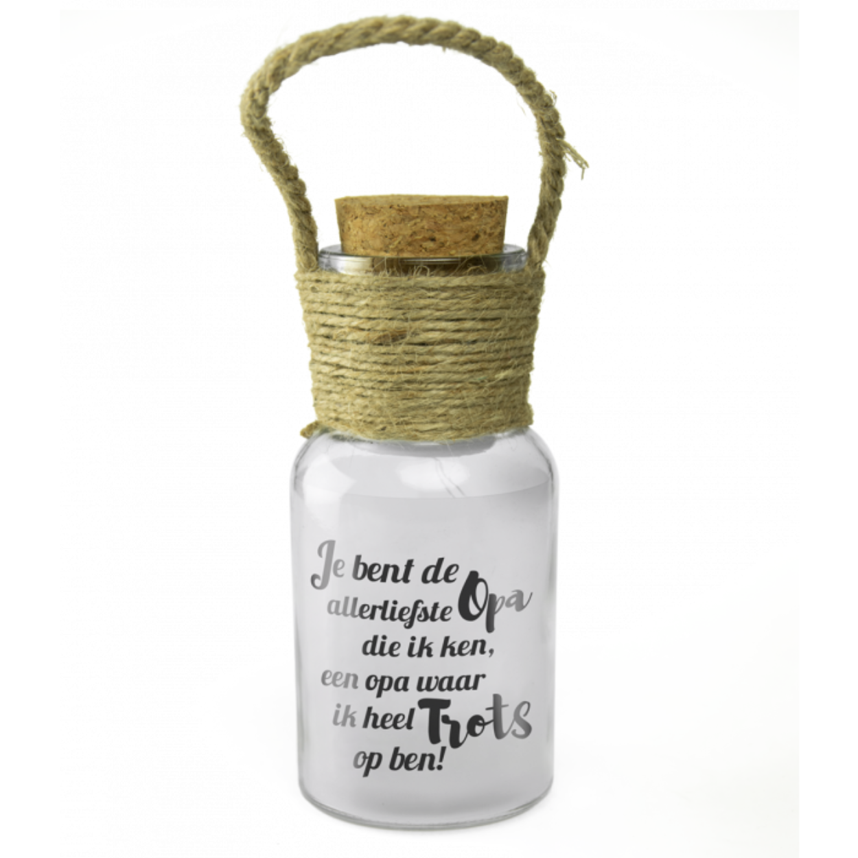Deze prachtige star lights van Paper Dreams werken op een klein batterijtje en deze zijn ook al inbegrepen! Elke star light heeft een speciale boodschap die oplicht door middel van een ledlampje zodra je het product aanzet met de knop onder de dop. De big star lights zijn ongeveer 15 centimeter hoog met een diameter van 6,5 centimeter, terwijl de little star lights ongeveer 8,5 centimeter hoog zijn met een diameter van circa 5 centimeter.