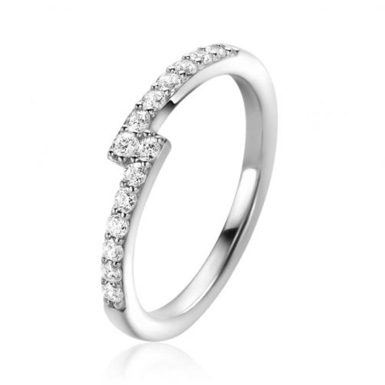 ZINZI zilveren fantasie ring, waarbij twee banen bezet met witte zirconia's naast elkaar lopen. De ring is vervaardigd van eerste gehalte zilver (925) en voorzien van een extra rodiumlaag voor een langdurige glans.