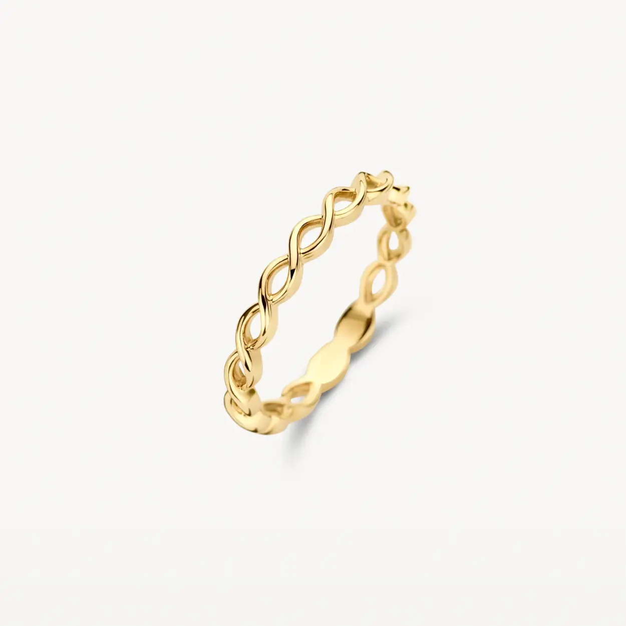Het subtiele vlechtmotief maakt deze 14k geelgouden ring tot een elegante eye-catcher. De band heeft een doorsnede van 2,6 mm en de ring is prachtig te combineren met een of meer andere (aanschuif)ringen uit onze collectie.