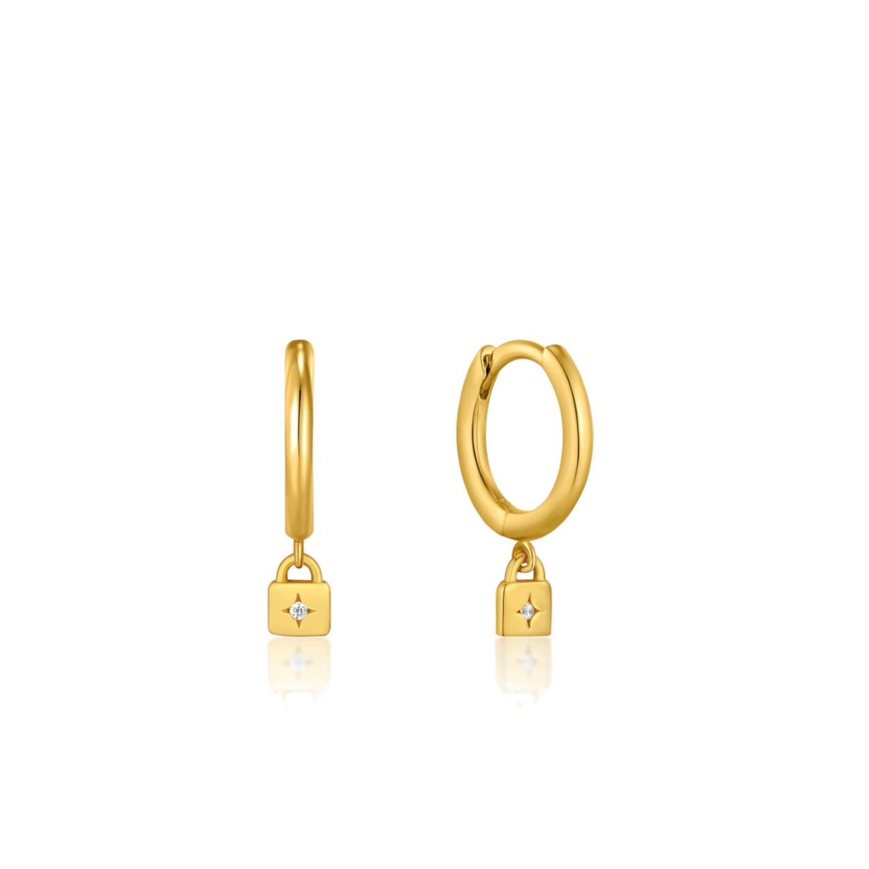 Gouden oorringen van Ania Haie met een gouden sleuteltje als hangertje.