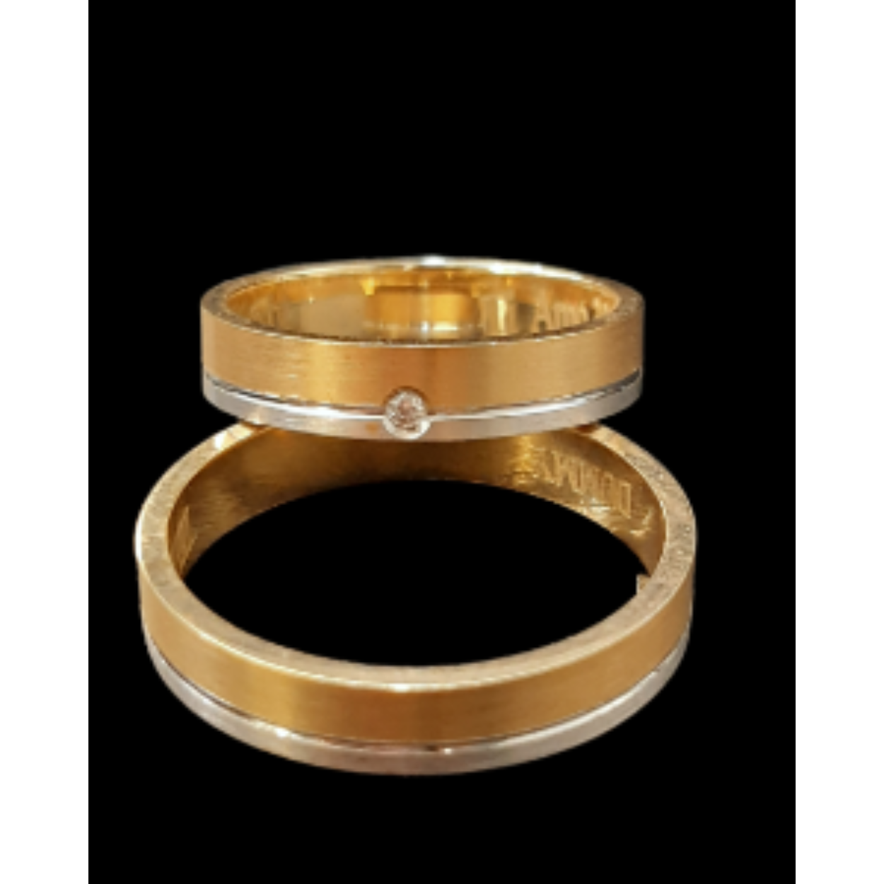 Deze prachtige gouden ring, met modelnummer BREA-0002511, is gemaakt van 14-karaats goud, perfect als trouwring. De gouden kleur straalt elegantie en tijdloze schoonheid uit. Draag deze ring op je trouwdag als symbool van liefde en toewijding, of combineer hem met andere sieraden voor een verfijnde en stijlvolle uitstraling.