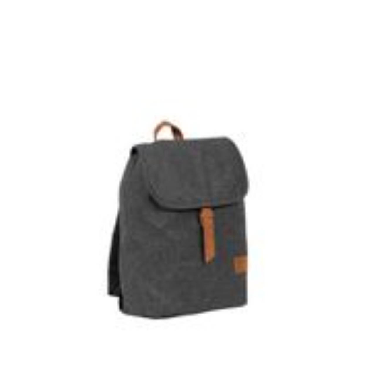 Een rugtas is ideaal voor veel gelegenheden. Wandelen, school, vakantie, weekendje weg enz. Je hebt je handen vrij, het gewicht wordt verdeeld over je rug en je hebt geen last van een afzakkend schouderbandje. Deze rugzak van de Heaven serie is er in heel veel verschillende hippe kleuren, heeft een fijne vormgeving en is afgewerkt met leerachtige accenten. Het hoofdvak is eenvoudig af te sluiten met een trekkoord en de overslag die het geheel netjes afdekt, is afsluitbaar door middel van een magneetknoop met siergesp. Binnenin zit een extra ritsvakje, handig voor kleinere spullen. Op de gevoerde rugzijde zit ook nog een ritsvak, waar je bijvoorbeeld papieren of eventueel een tablet (26x22cm)in kunt opbergen. De schouderbanden zijn verstelbaar en gewatteerd voor extra draagcomfort. De tas is makkelijk op te tillen en op te hangen aan het stevige hengsel. 

Deze New Rebels Rugtas beschikt over:

Overslag met magneetknoop en siergesp
Ruim hoofdvak met trekkoord
Ritsvakje binnenin
Ritsvak achterzijde
Gewatteerd rugpaneel 
Verstelbare en gewatteerde schouderbanden
Handvat