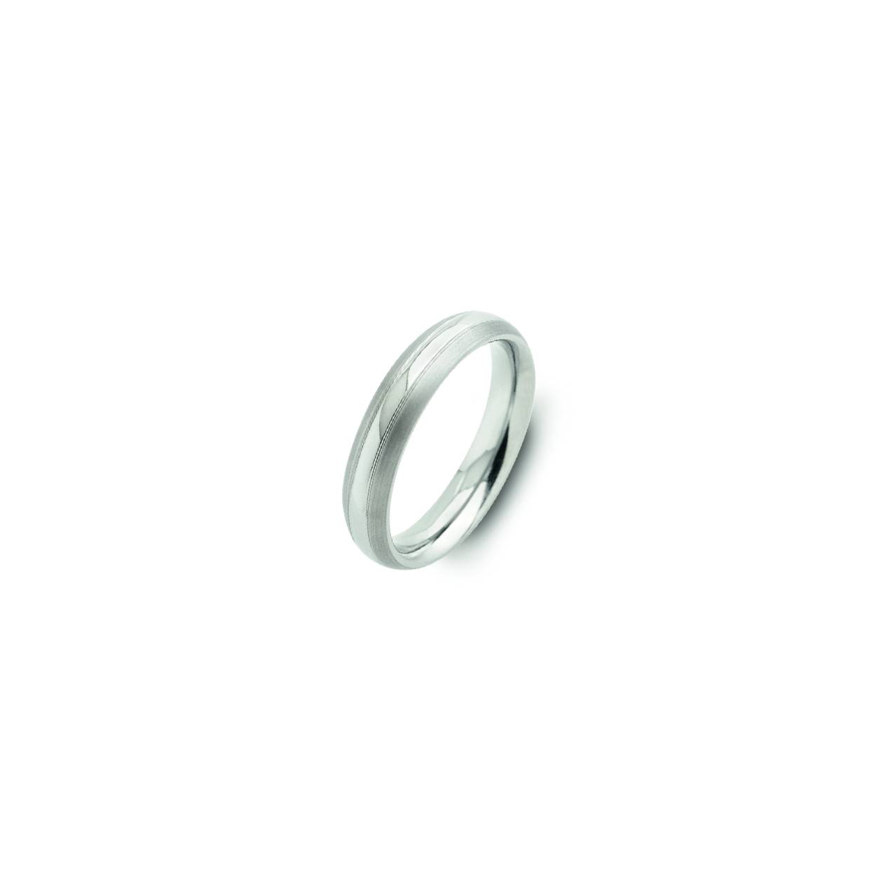 Deze bolle titanium ring van Boccia Titanium heeft zowel een gematteerd als een glanzend accent. Een prachtig exemplaar dat goed te combineren is met andere sieraden. De 0131-01 is verkrijgbaar in meerdere maten, heeft een bolle binnenkant en is 5mm breed. Kortom, een elegant & uniek accessoire!