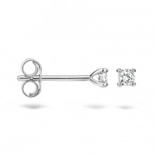Oorknoppen van Diamonds by Blush. De oorknoppen zijn gemaakt van 14 karaat witgoud en is bezet met 2x 0,03 caraat diamant.