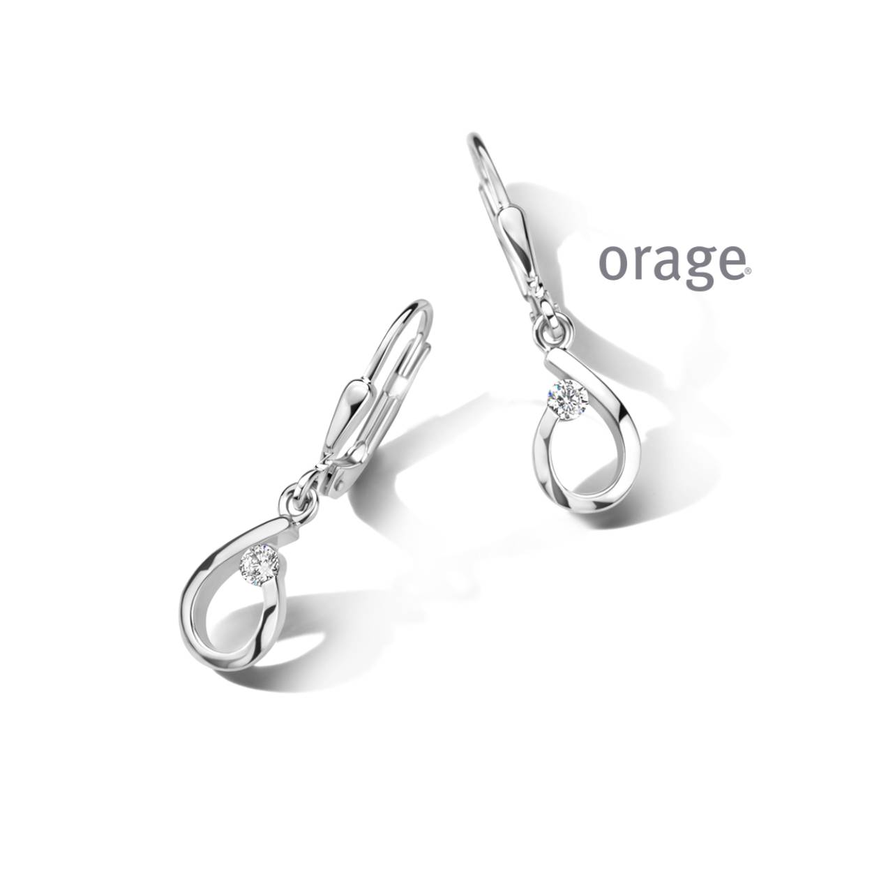 Zilveren oorhanger met zirkonium van Orage
Bijhorende ring en ketting met hanger ook verkrijgbaar van deze set.