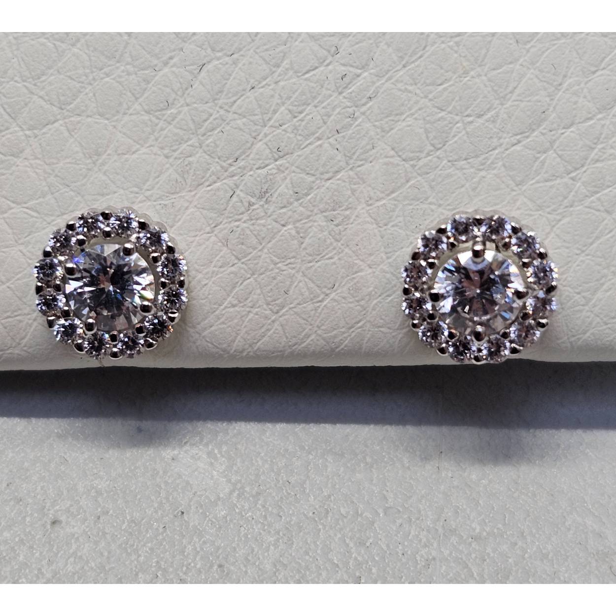 Wit gouden oorstekers 18 kt met zirkonium