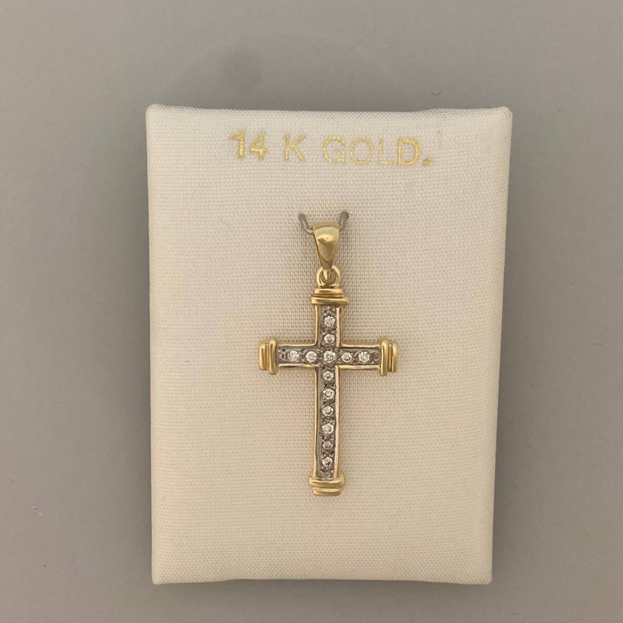 14k Geelgouden kruisje met diamant.