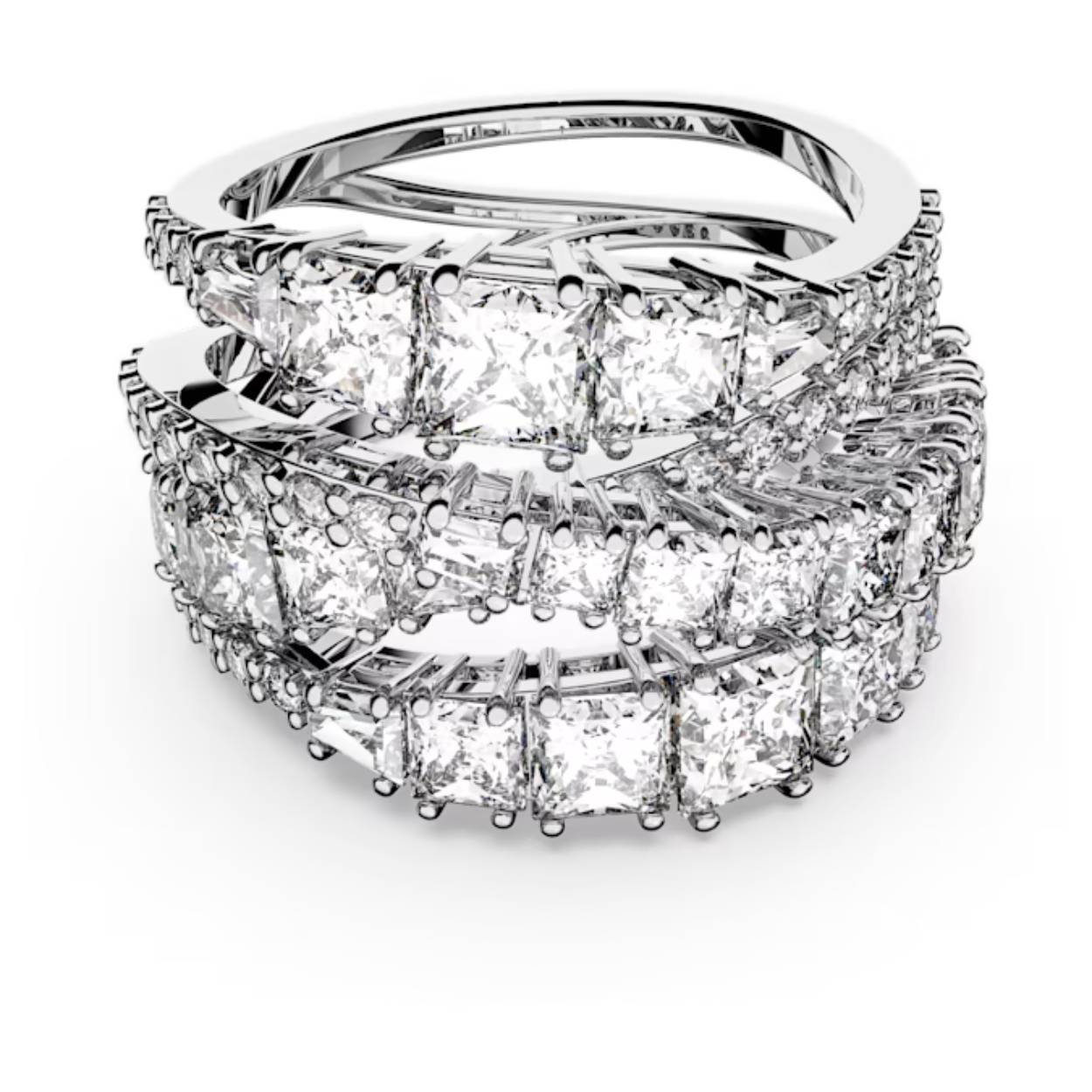 Deze prachtige ring van Swarovski is zowel complex als weelderig en herintroduceert de spiraaltrend op schitterende wijze. Zacht gebogen lijnen van witte kristallen in verschillende formaten en ronde, vierkante en taps toelopende baguette-vormen sprankelen op briljante wijze met talloze facetten. Het elegante design is glanzend afgewerkt waardoor hij perfect is om je stijl aan te kleden en een stralend vleugje glamour aan je look toe te voegen.