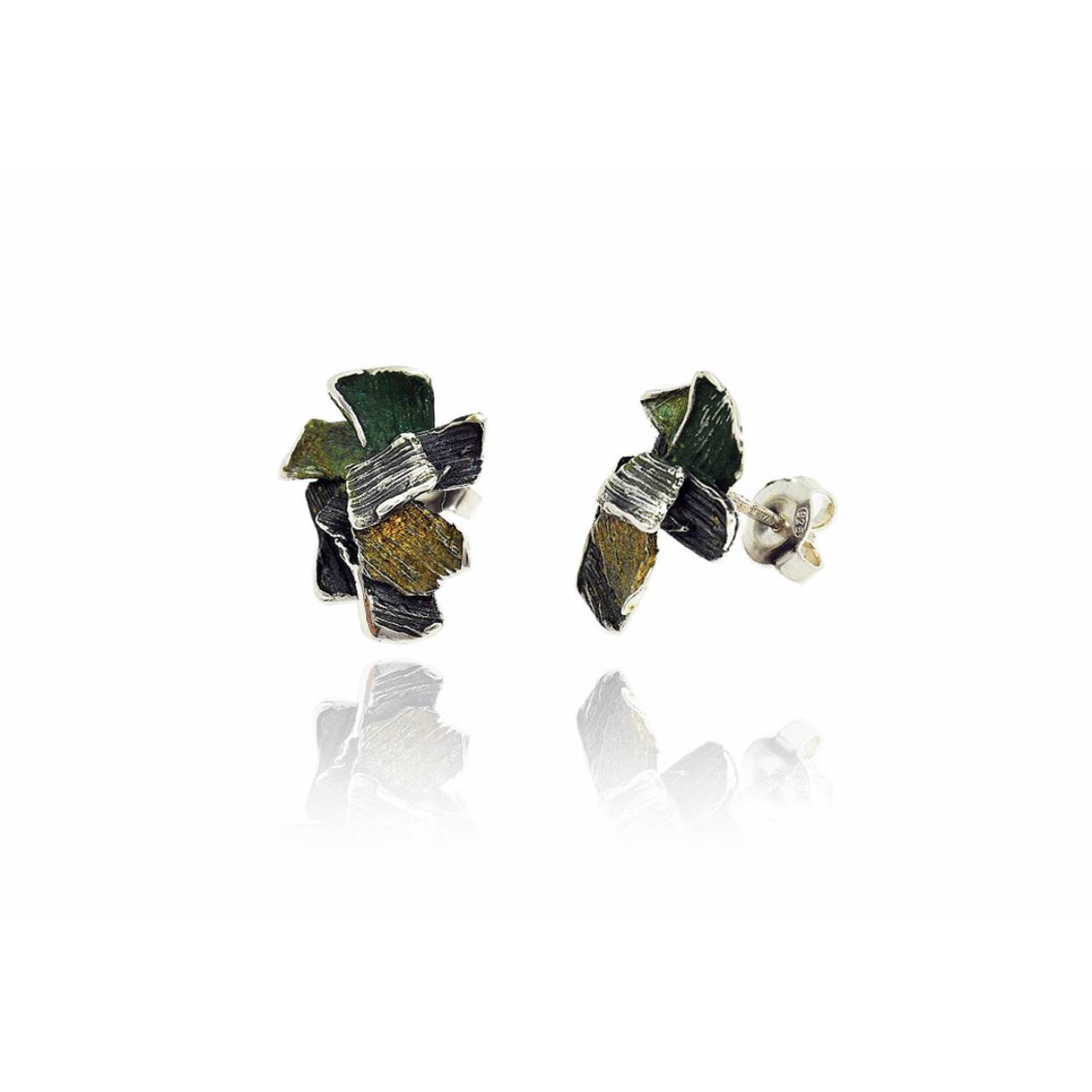 Handgemaakte oorbellen in zilver met emaille.