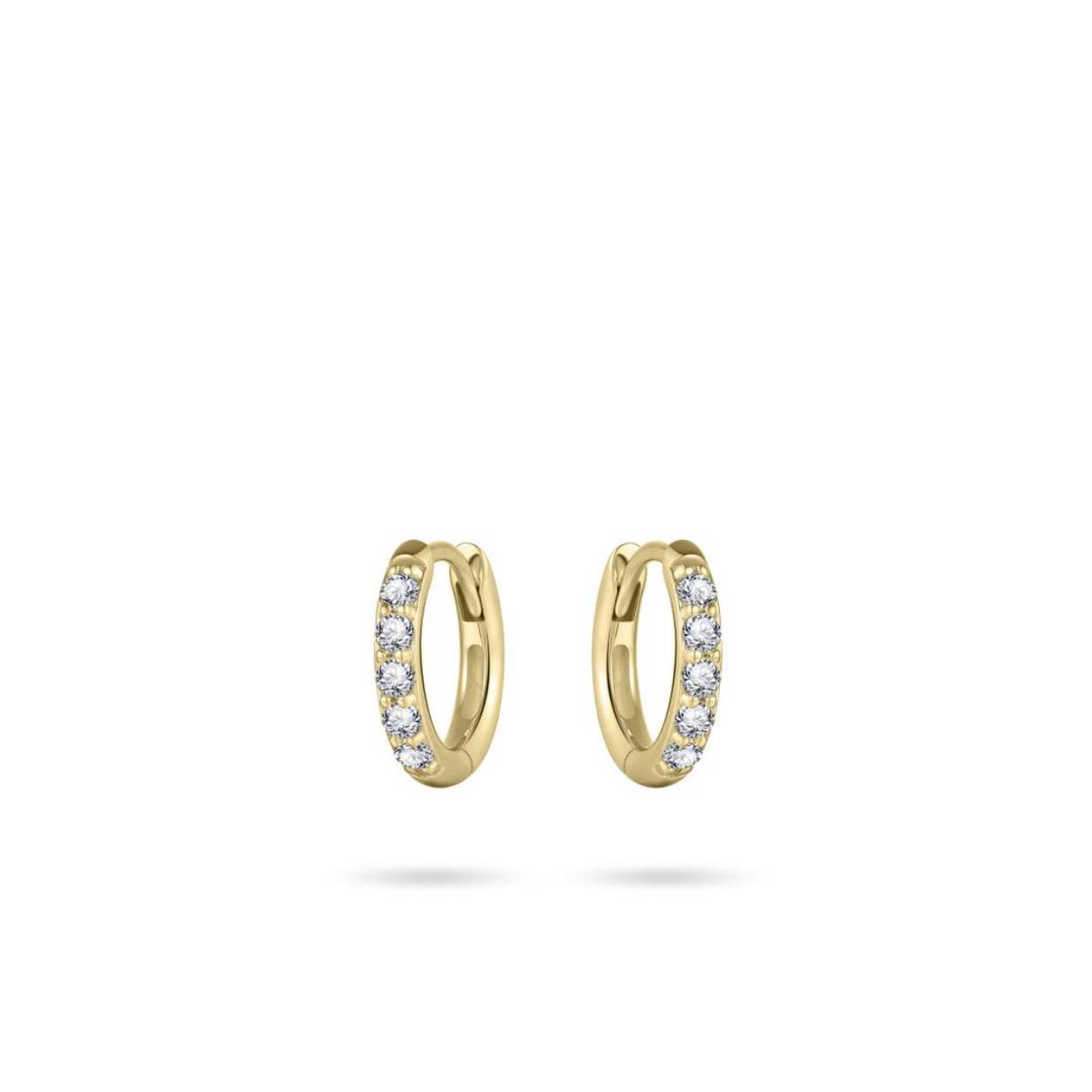 Oorringen uit de Daily Essentials collectie van Gisser Jewels gemaakt van Geel Goud Verguld Zilver. De lengte x breedte is 2 x 12 mm. De diameter is 12 mm.