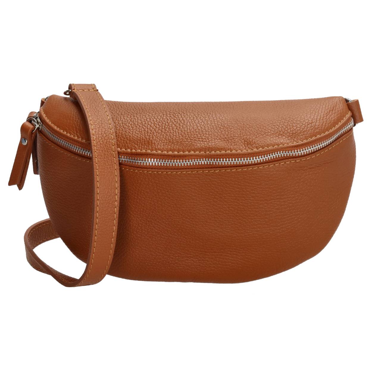 Een handig item voor elke dag! Deze toffe heuptas komt uit de Anna serie van Charm London. Heuptasjes zijn zowel praktisch als hip! Je draagt ze gemakkelijk om de heup en het is een leuke accessoire voor bij je outfit. Deze heuptas heeft een ruim hoofdvak waardoor je jouw belangrijkste essentials altijd bij de hand hebt. Waar ga jij deze toffe heuptas dragen? 

De tassen van Charm London zijn geïnspireerd op de iconische Britse modehoofdstad Londen. Ze zijn geïnspireerd op de luxueuze materialen en typerende modellen die daar te zien zijn. Fashionable en stijlvolle damestassen van echt leer of kunstleer, gemaakt zodat jij er elke dag fantastisch uit kunt zien!

De eigenschappen van deze heuptas zijn: 

Hoofd- en achtervak met ritssluiting
Verstelbare en afneembare heupband