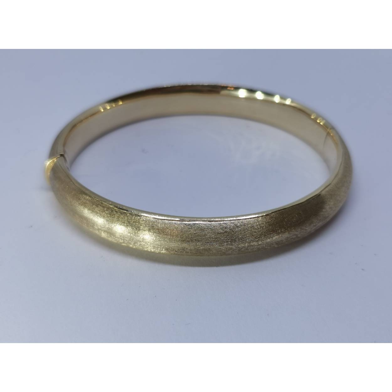 14 karaat geel gouden slavenarmband, speciale bewerking. Armband is one size. Eventueel gratis te graveren.